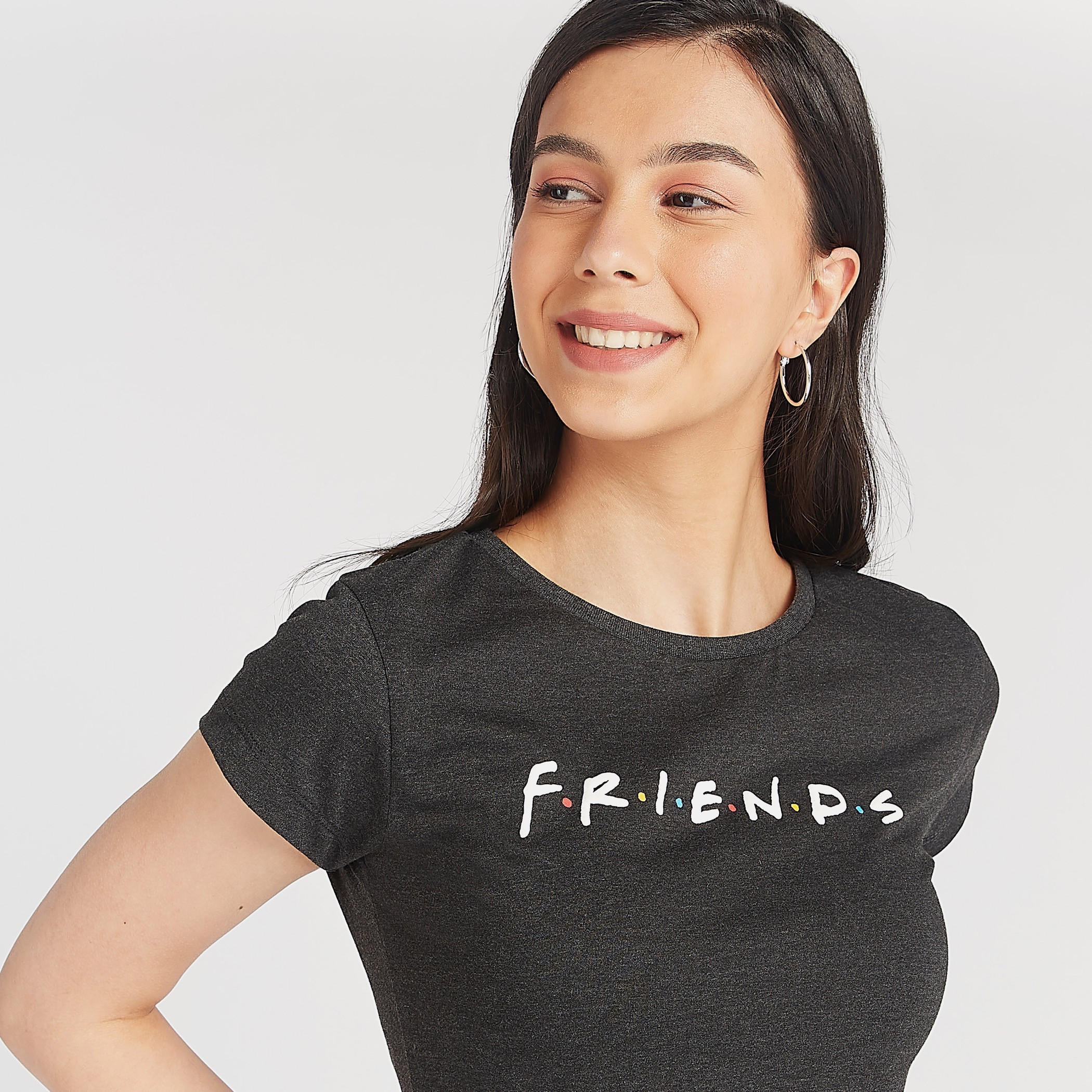 تيشيرت بياقة ضيقة وأكمام قصيرة وطبعات-women-clothing-tshirts-image-2
