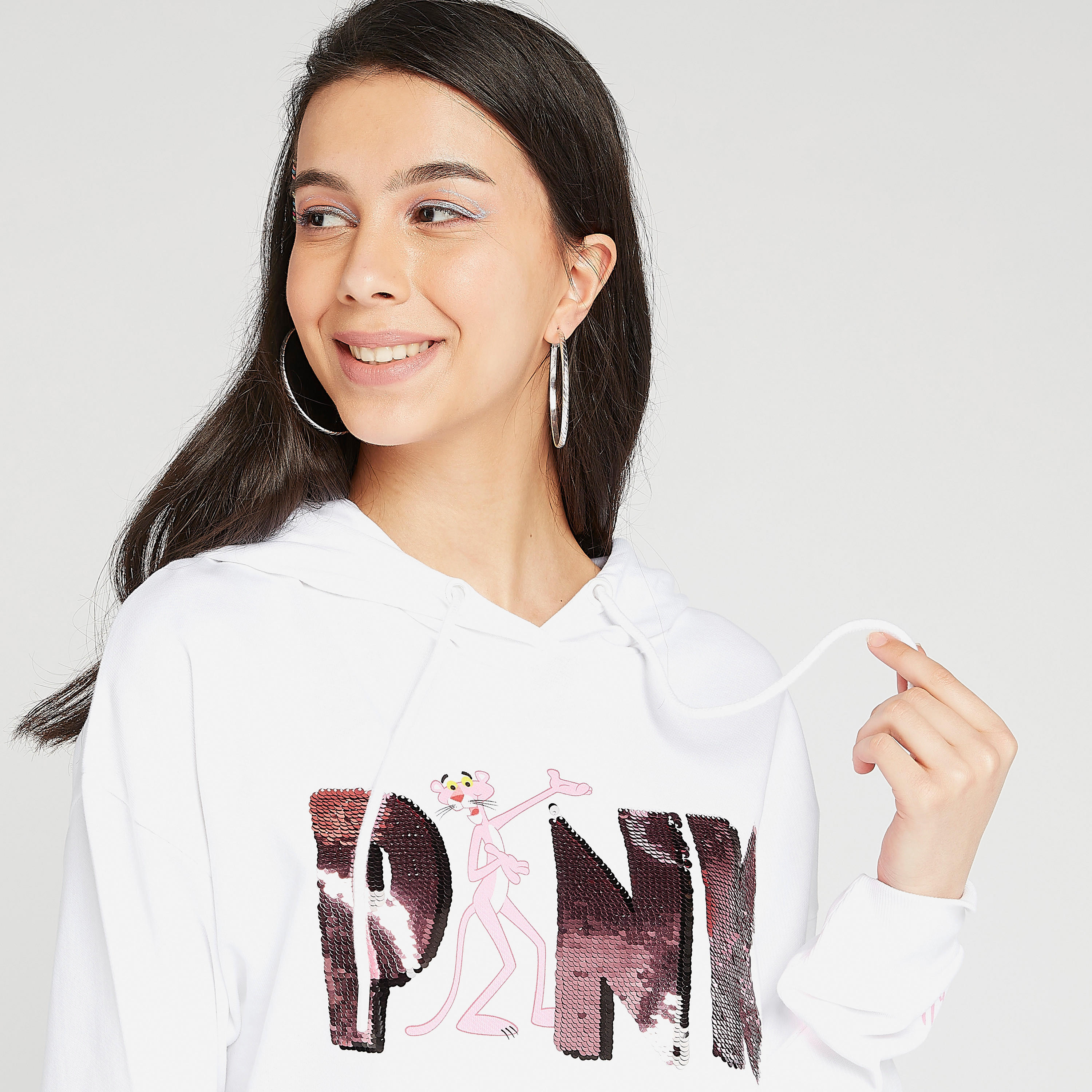 هودي مستدام بتزيينات بينك بانتر وجيوب كنغر-women-winterwear-hoodiesandsweatshirts-sweatshirts-image-5