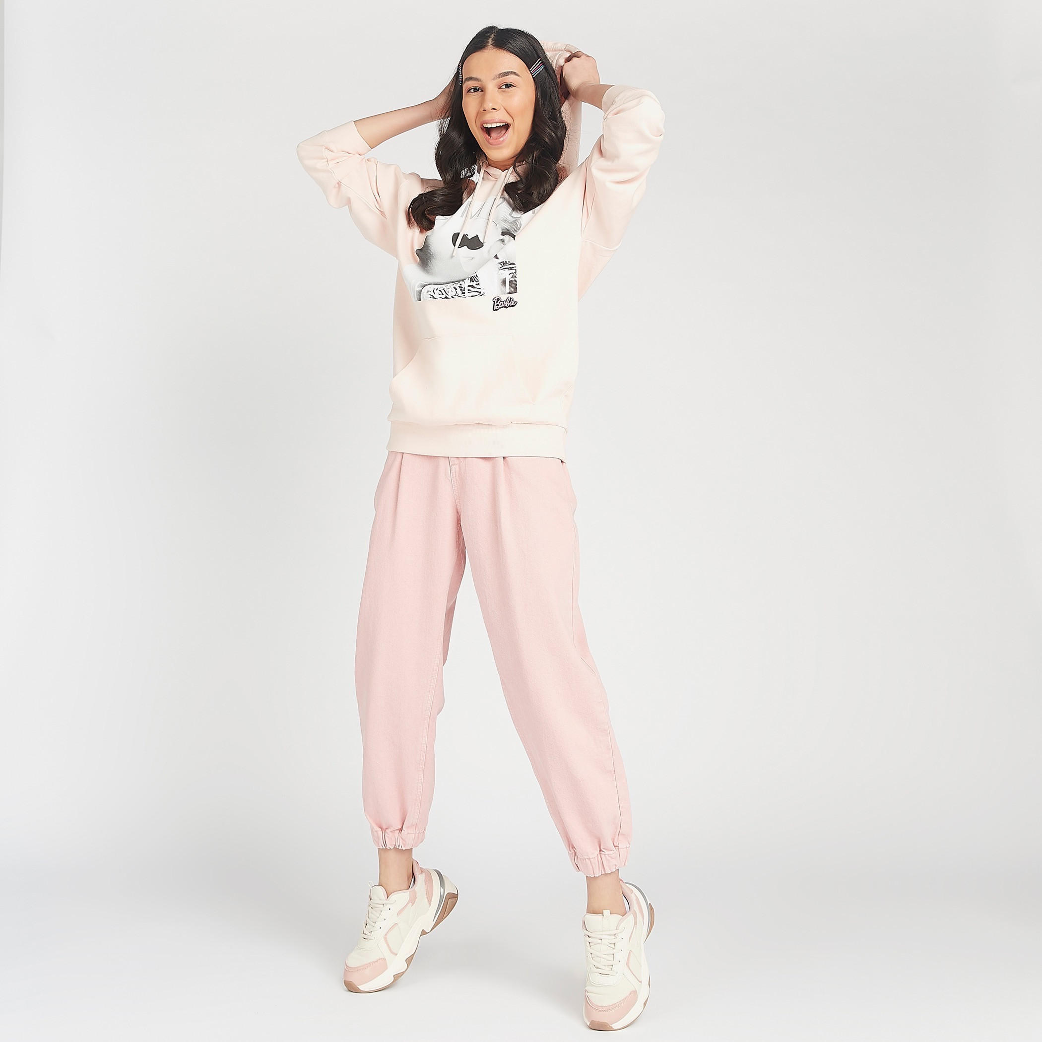 هودي مستدام بجيوب كنغر وأكمام طويلة وطبعات-women-winterwear-hoodiesandsweatshirts-sweatshirts-image-2