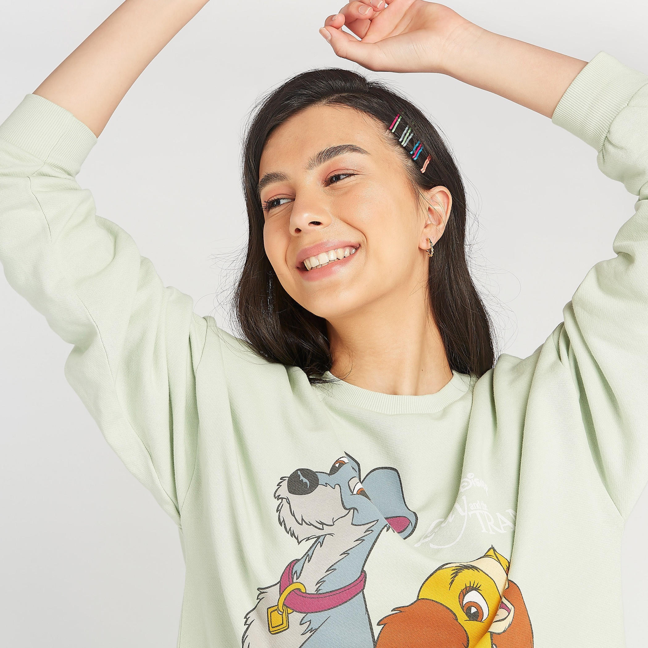 سويت شيرت مستدام بياقة ضيقة وطبعات لايدي آند ذا ترامب جرافيك-women-winterwear-hoodiesandsweatshirts-sweatshirts-image-3
