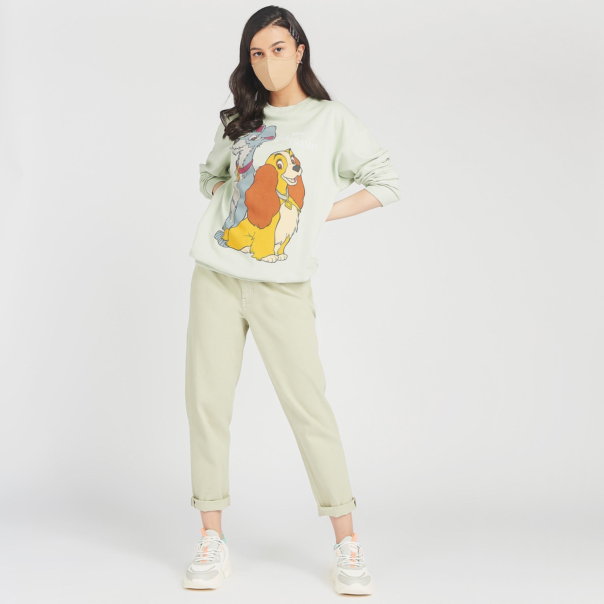 سويت شيرت مستدام بياقة ضيقة وطبعات لايدي آند ذا ترامب جرافيك-women-winterwear-hoodiesandsweatshirts-sweatshirts-image-5