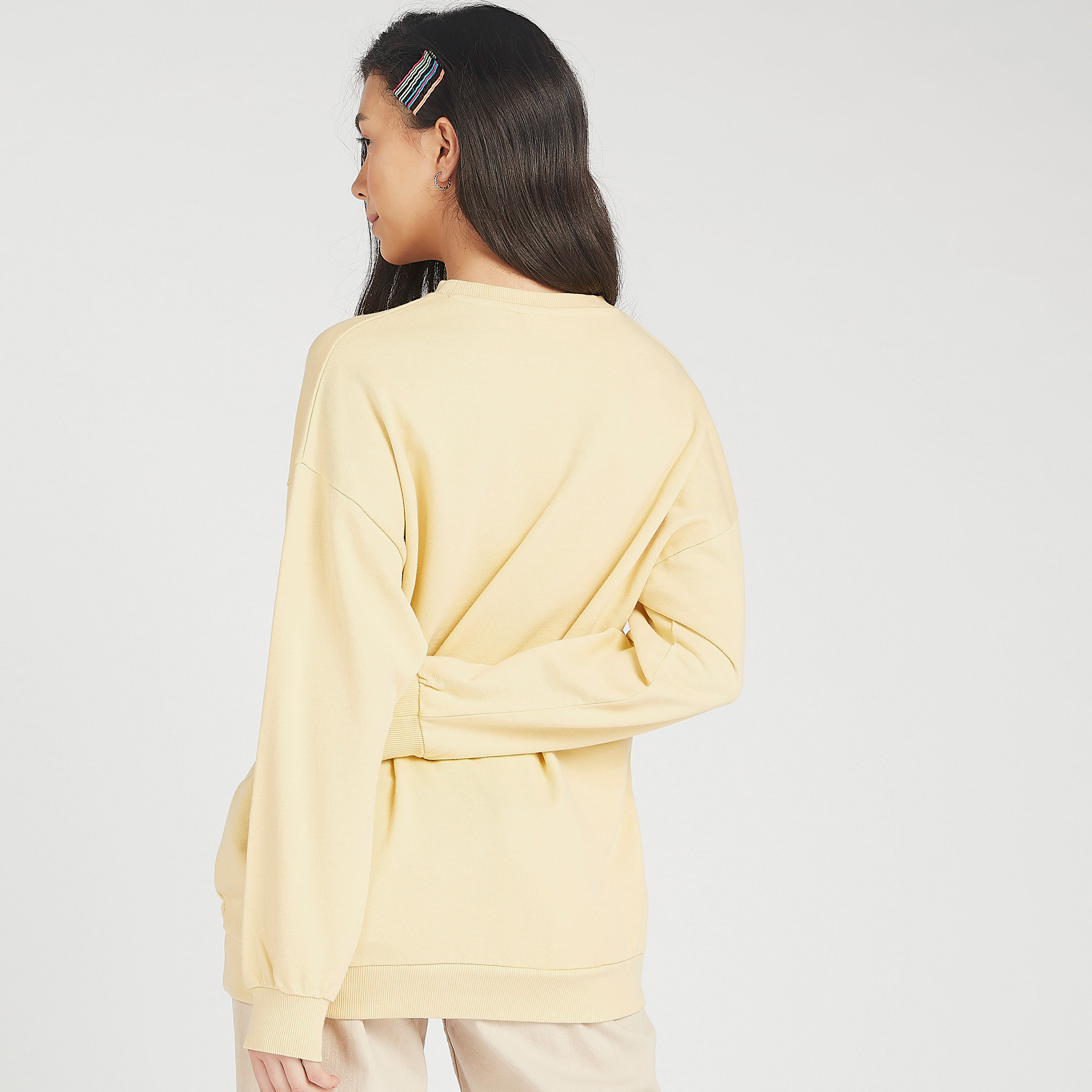 سويت شيرت بأكمام طويلة وياقة ضيقة وطبعات-women-winterwear-hoodiesandsweatshirts-sweatshirts-image-1