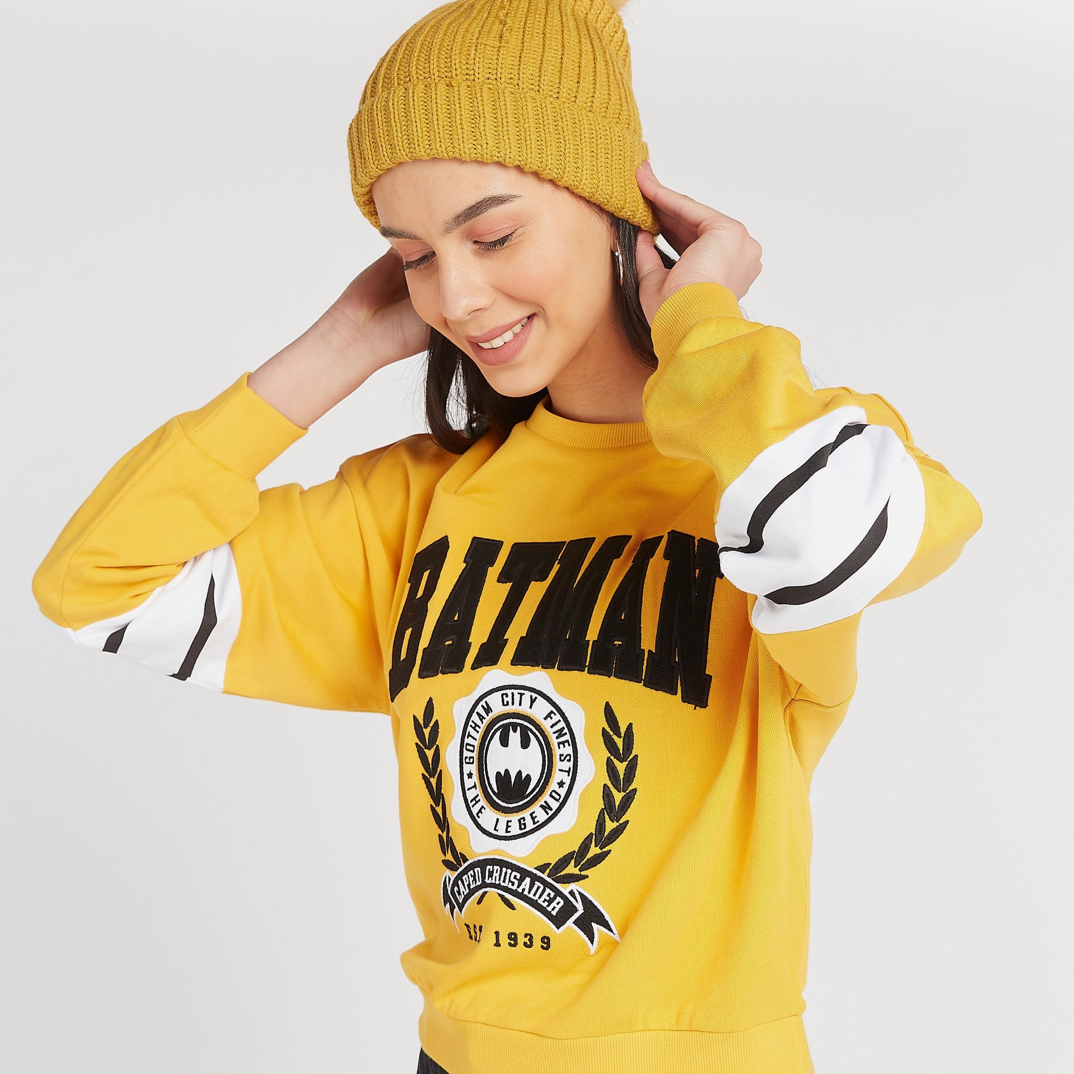سويت شيرت مستدام بأكمام طويلة وتفاصيل مطرّزة لباتمان-women-winterwear-hoodiesandsweatshirts-sweatshirts-image-1