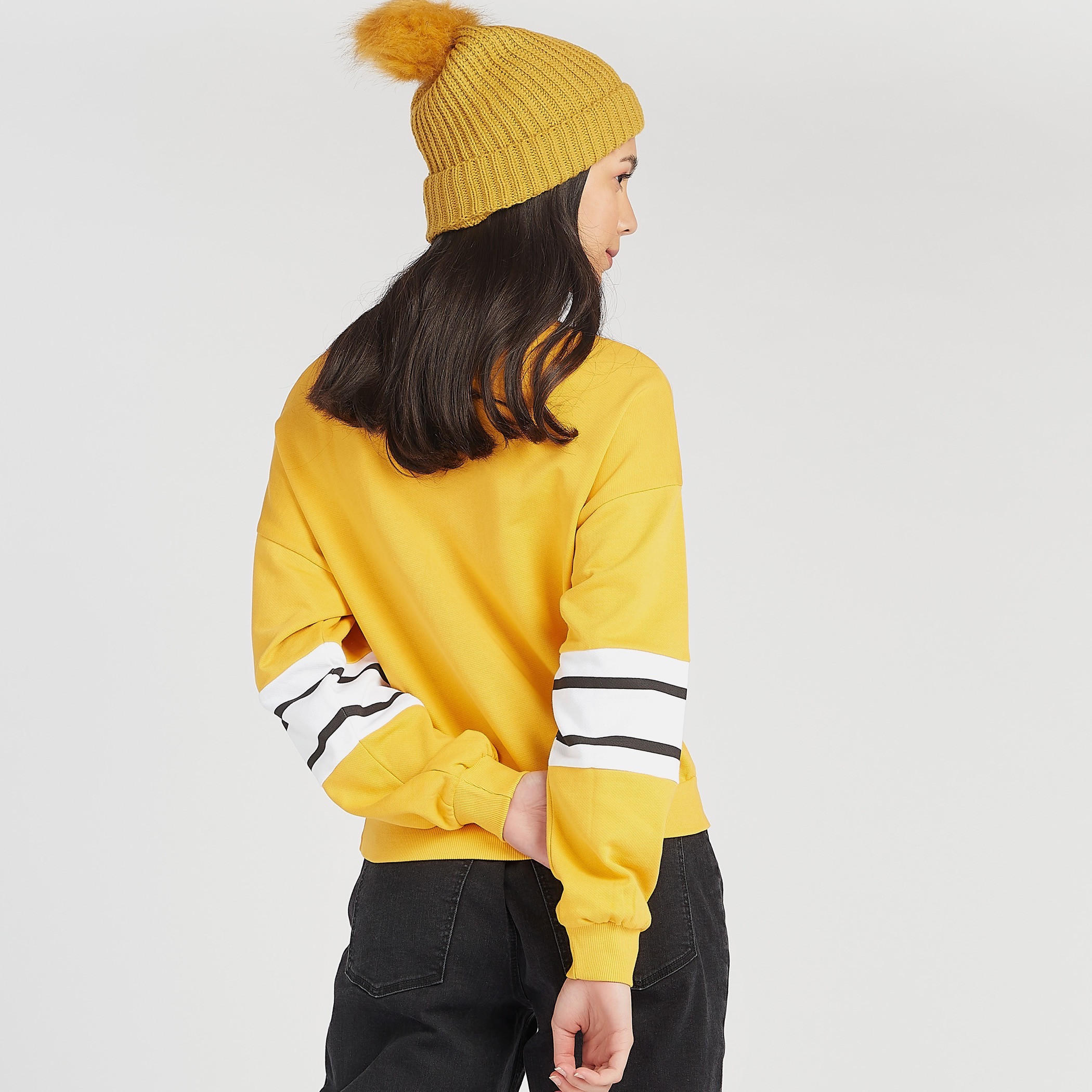 سويت شيرت مستدام بأكمام طويلة وتفاصيل مطرّزة لباتمان-women-winterwear-hoodiesandsweatshirts-sweatshirts-image-4