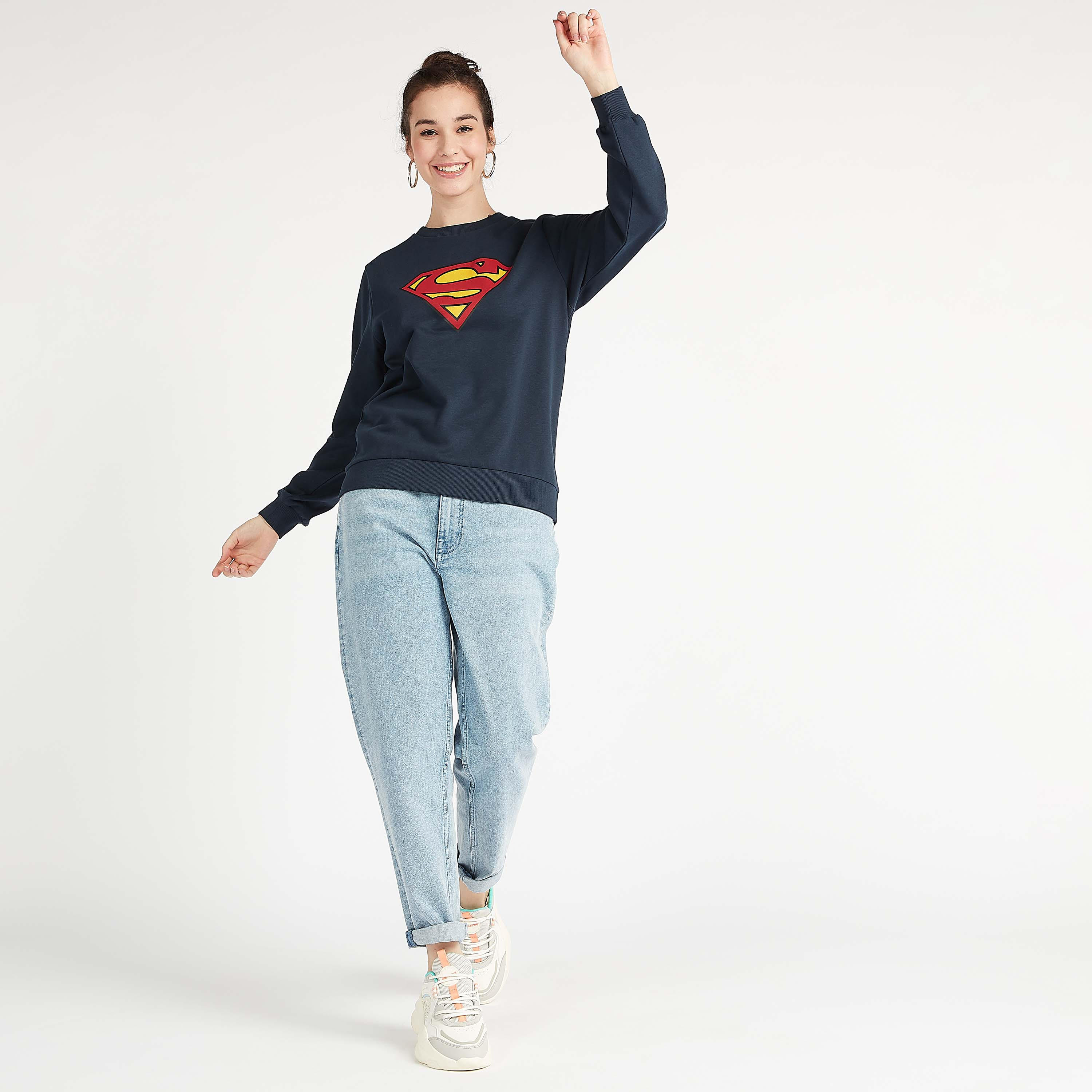 سويت شيرت بياقة ضيّقة وأكمام طويلة وطبعات سوبرمان-women-winterwear-hoodiesandsweatshirts-sweatshirts-image-1