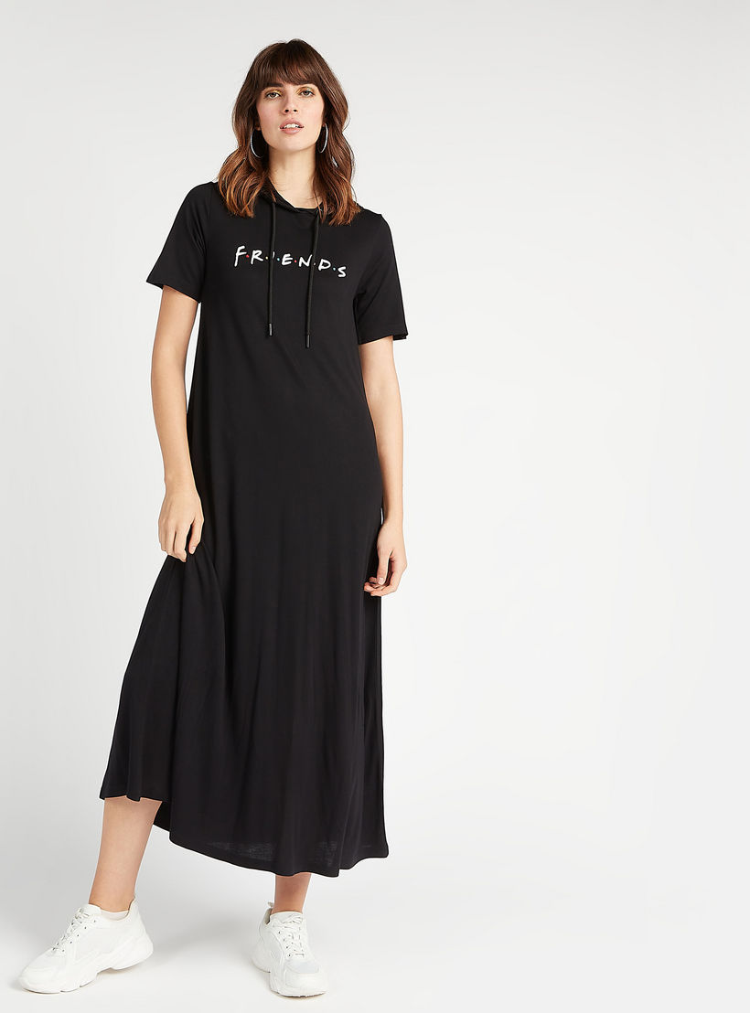 فستان مستدام ميدي بطبعات شعار وقبّعة وأكمام قصيرة-women-clothing-dresses-image-1