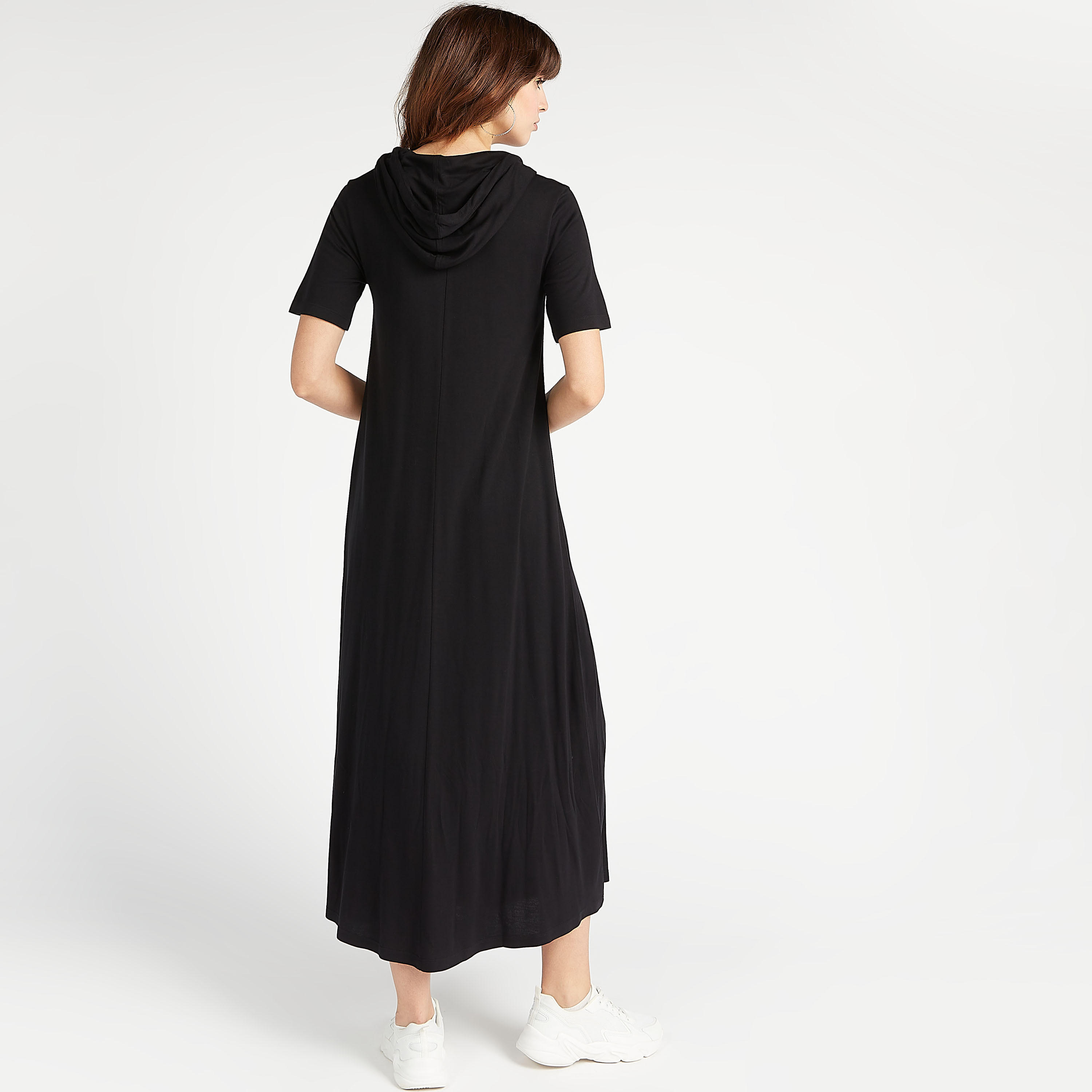 فستان مستدام ميدي بطبعات شعار وقبّعة وأكمام قصيرة-women-clothing-dresses-image-4