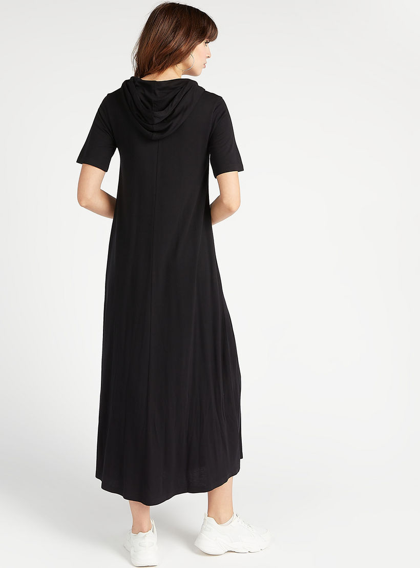 فستان مستدام ميدي بطبعات شعار وقبّعة وأكمام قصيرة-women-clothing-dresses-image-4