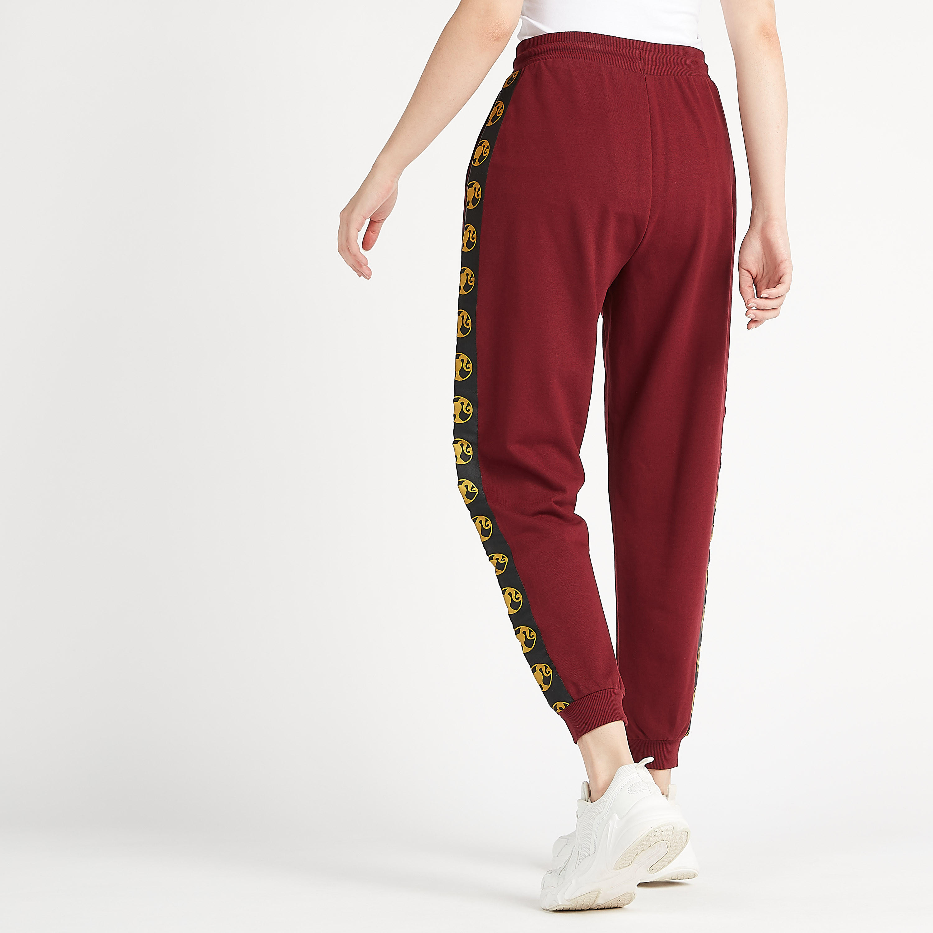 بنطلون رياضي مستدام بقصة مريحة وخصر متوسّط الارتفاع مع تفاصيل شريطة-women-clothing-bottoms-joggers-image-4