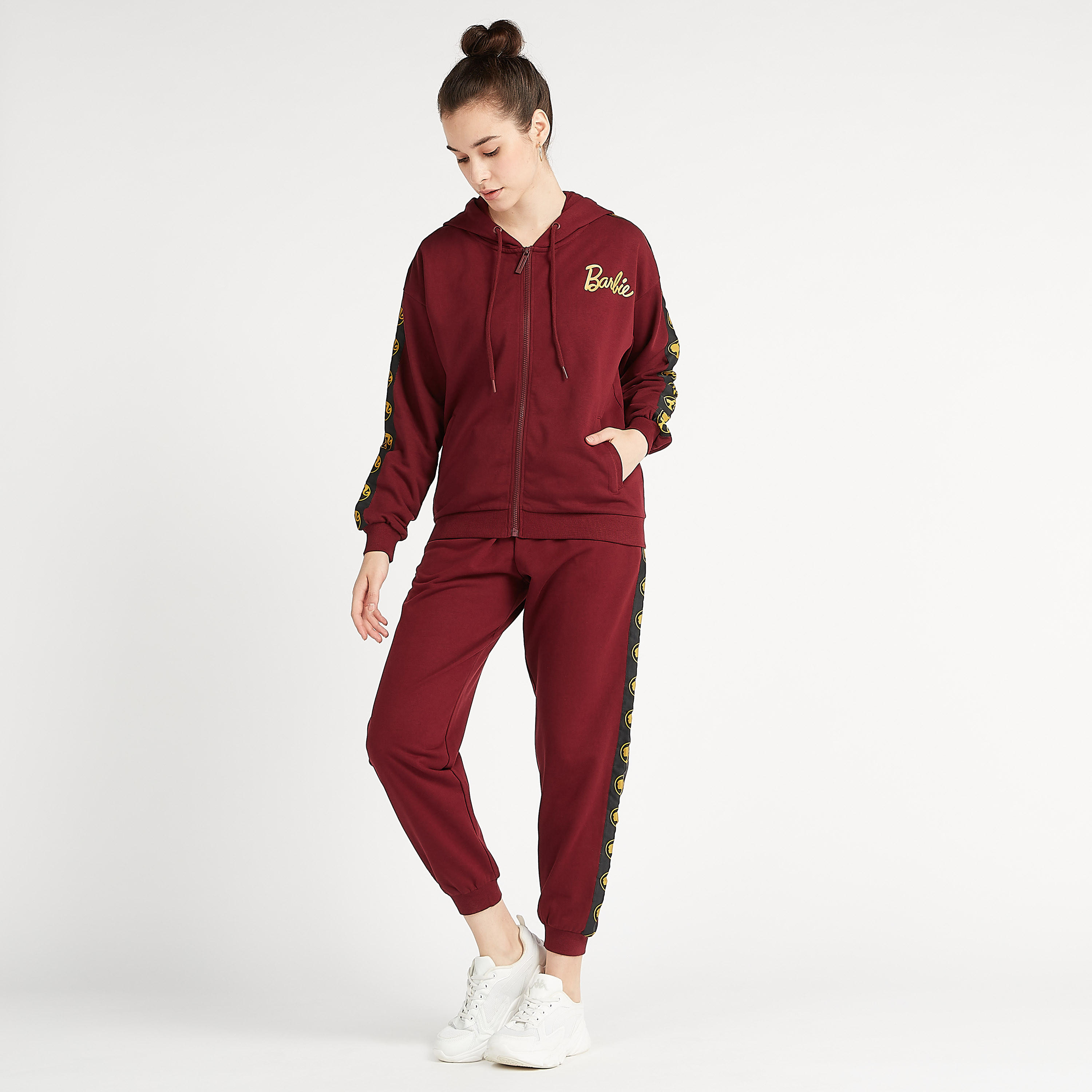 سويت شيرت مستدام بقبّعة وسحّاب مع جيوب-women-winterwear-hoodiesandsweatshirts-hoodies-image-4