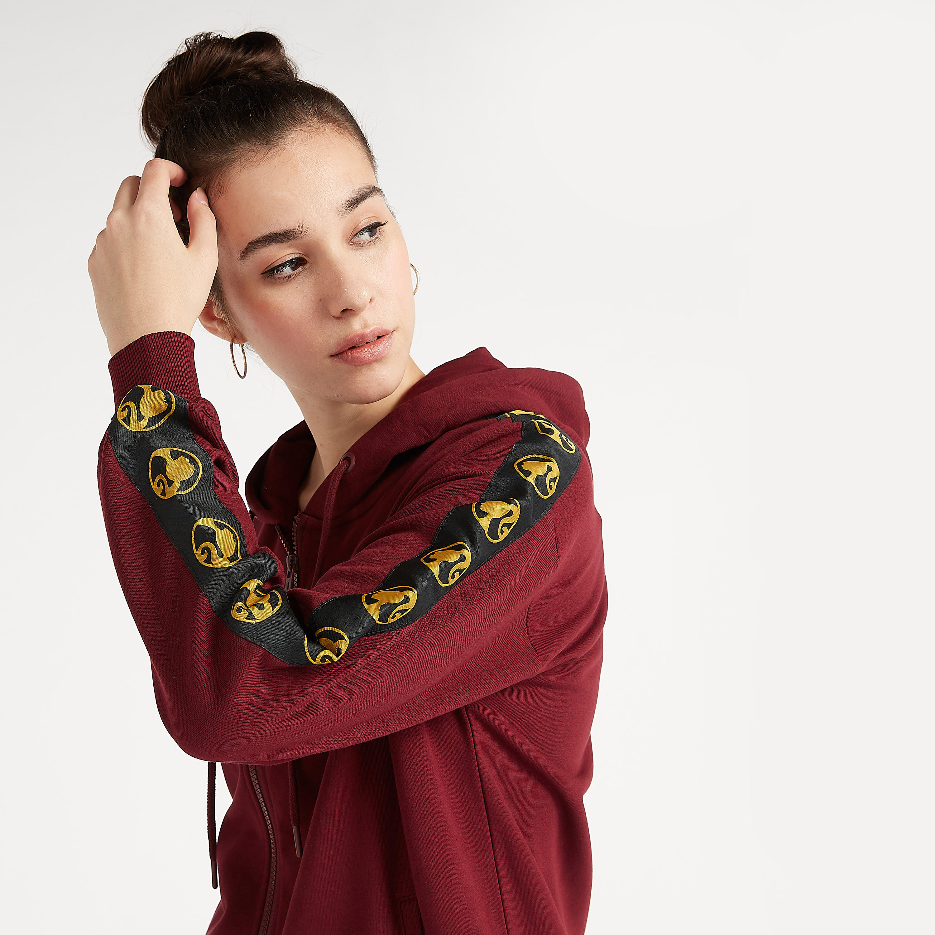 سويت شيرت مستدام بقبّعة وسحّاب مع جيوب-women-winterwear-hoodiesandsweatshirts-hoodies-image-2