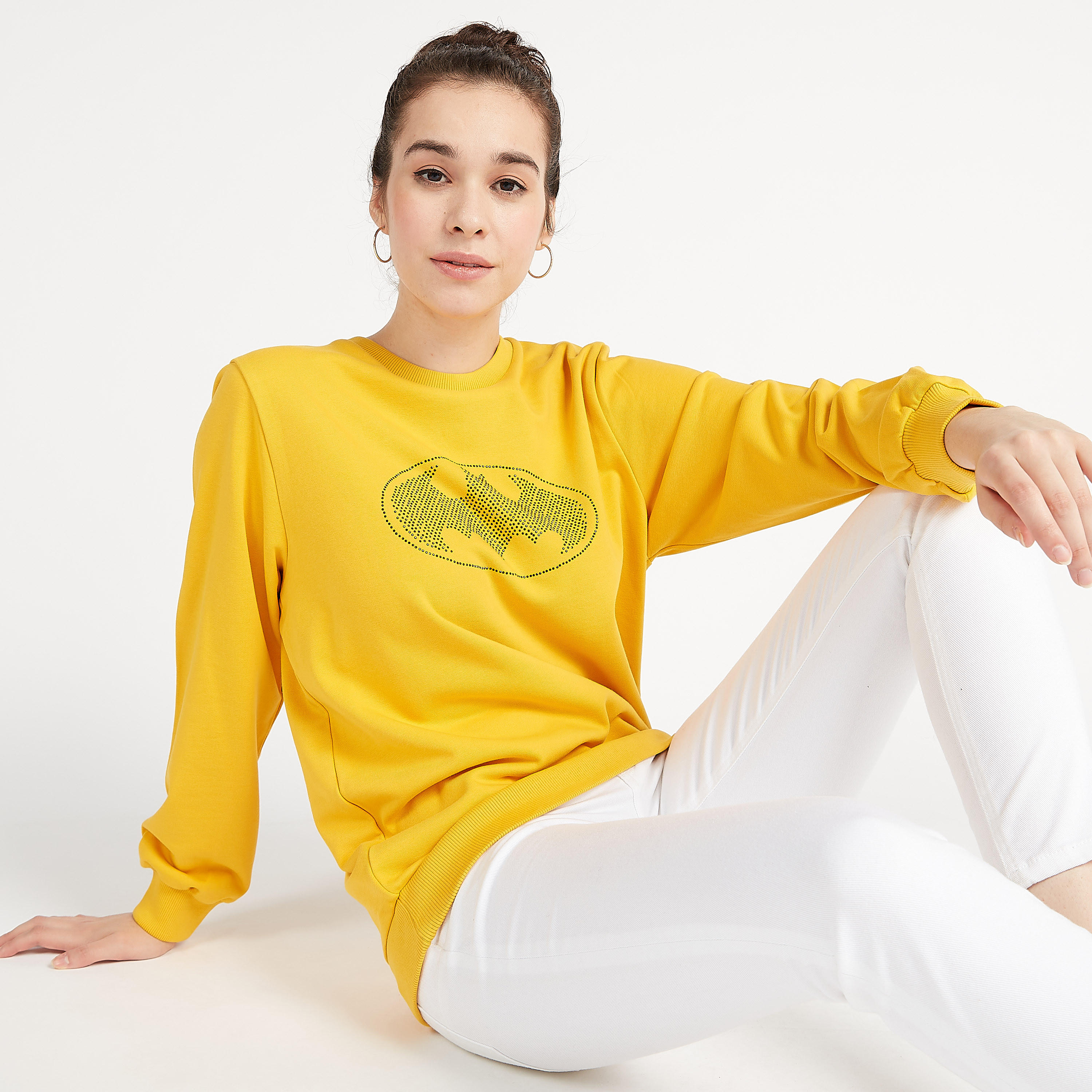 سويت شيرت بأكمام طويلة وياقة ضيقة وطبعات-women-winterwear-hoodiesandsweatshirts-sweatshirts-image-1