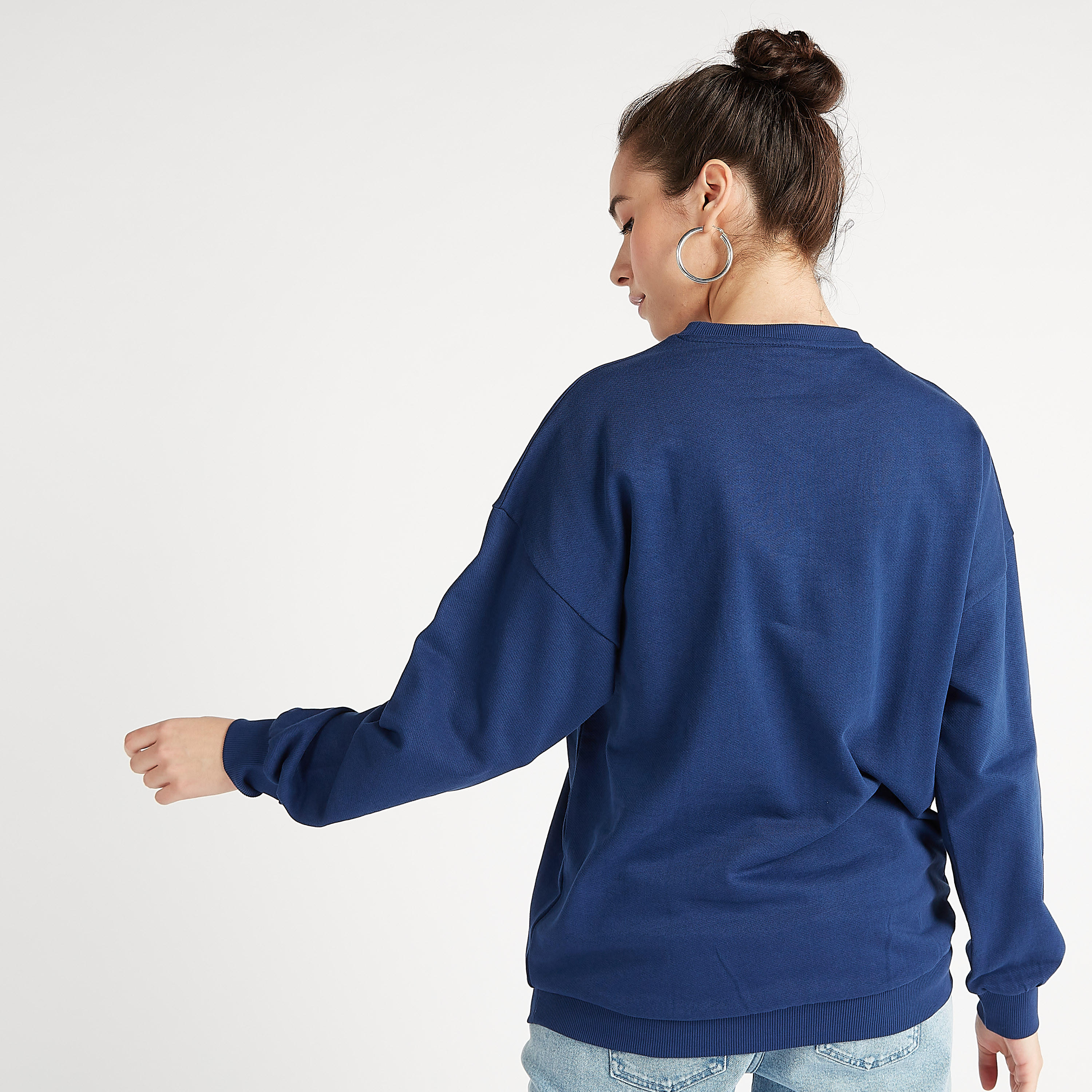 سويت شيرت بأكمام طويلة وياقة ضيقة وطبعات-women-winterwear-hoodiesandsweatshirts-sweatshirts-image-4