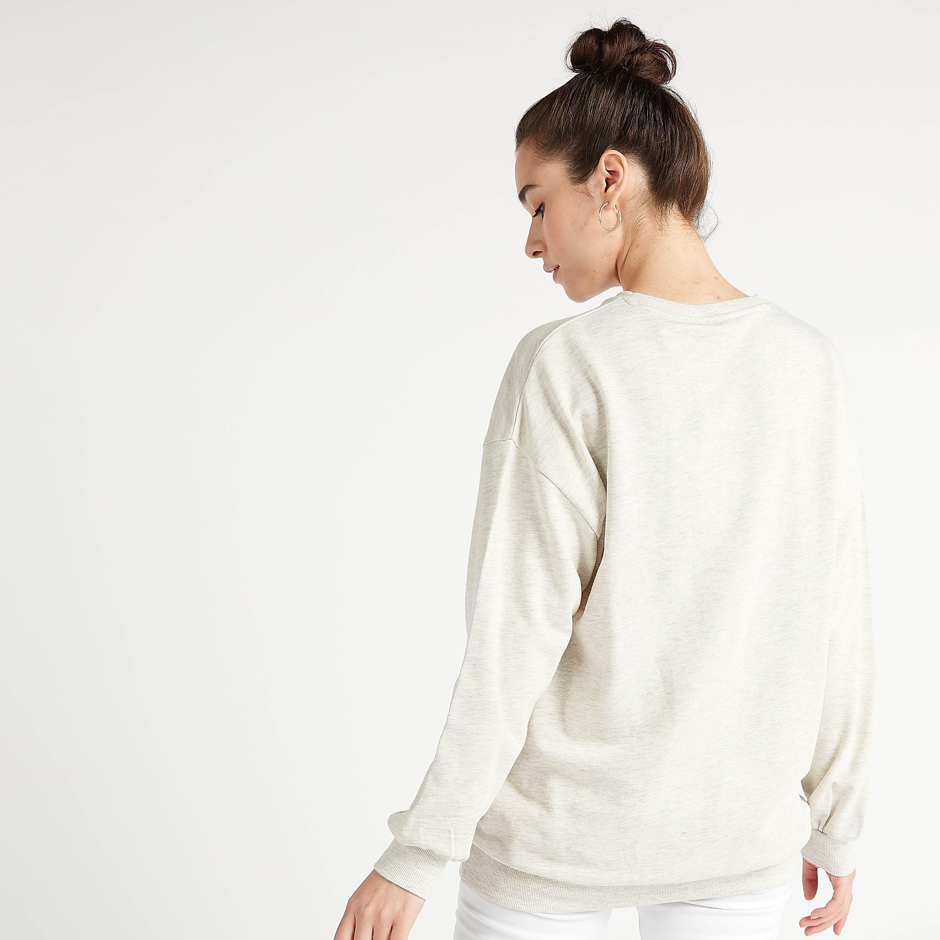 سويت شيرت بأكمام طويلة وياقة ضيّقة وطبعات بناتس-women-winterwear-hoodiesandsweatshirts-sweatshirts-image-4