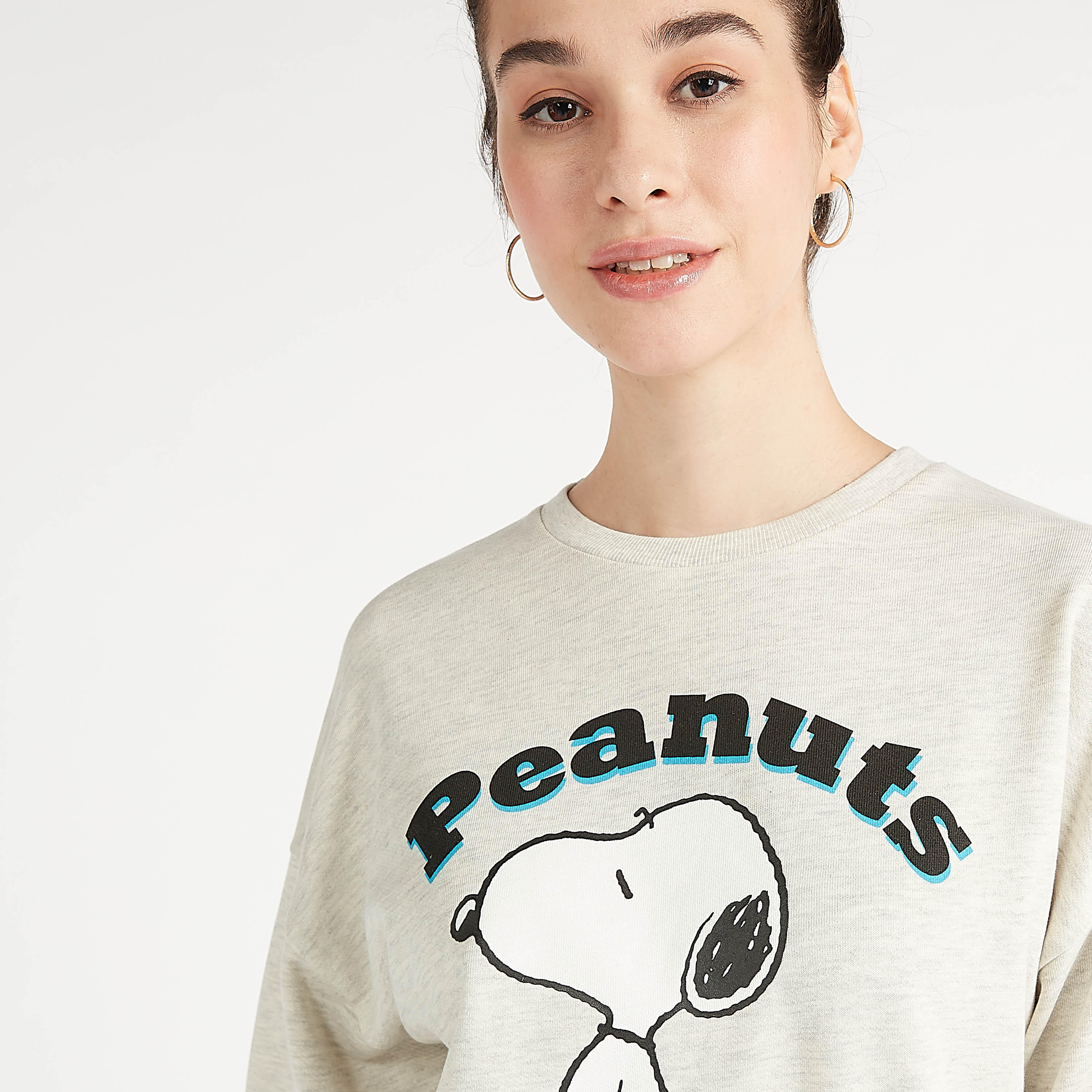 سويت شيرت بأكمام طويلة وياقة ضيّقة وطبعات بناتس-women-winterwear-hoodiesandsweatshirts-sweatshirts-image-5