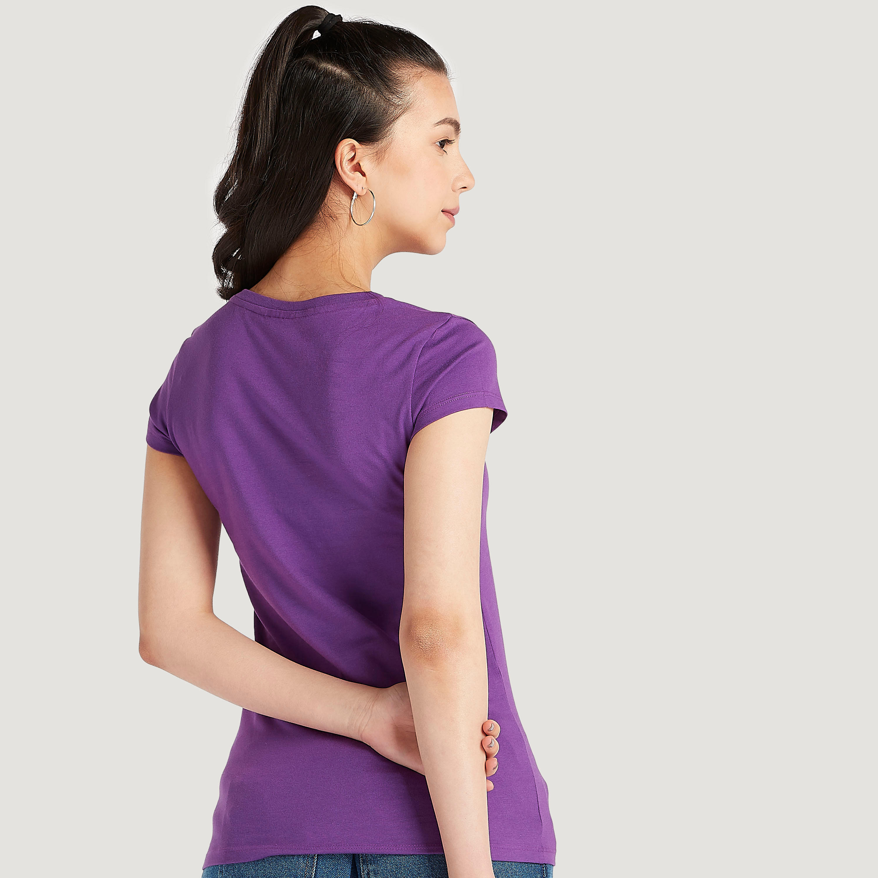 تيشيرت بياقة ضيّقة وأكمام كاب وطبعات-women-clothing-tshirts-image-2