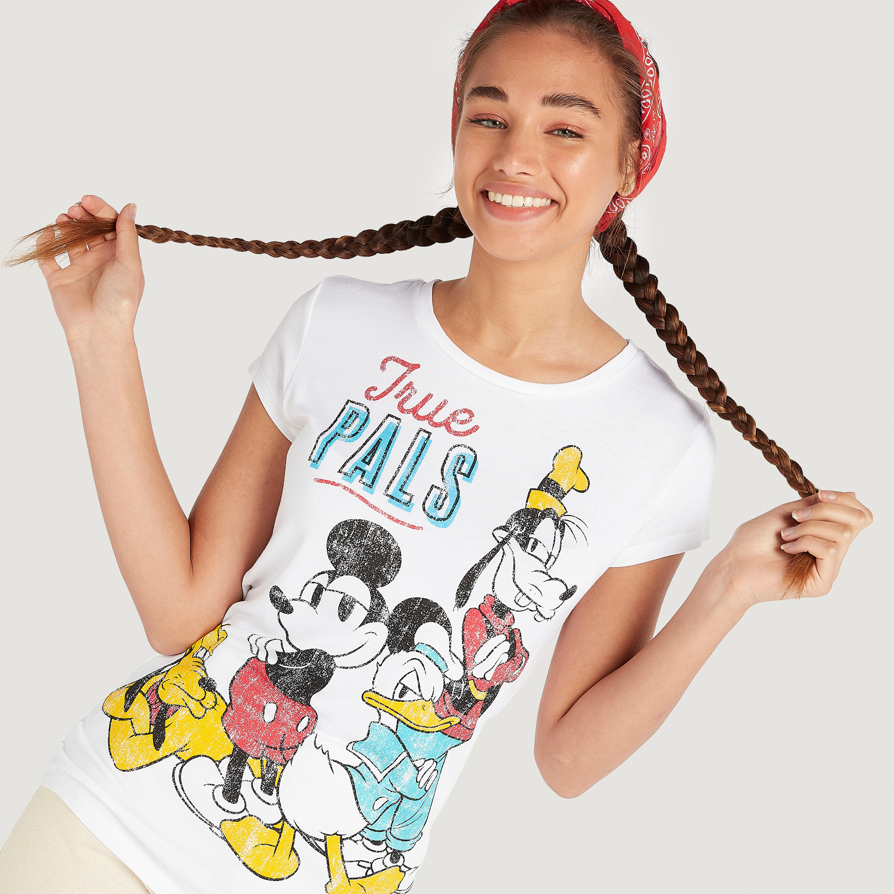 تيشيرت بياقة مستديرة وأكمام كاب وطبعات ميكي ماوس أند ذي فريندس-women-clothing-tshirts-image-3