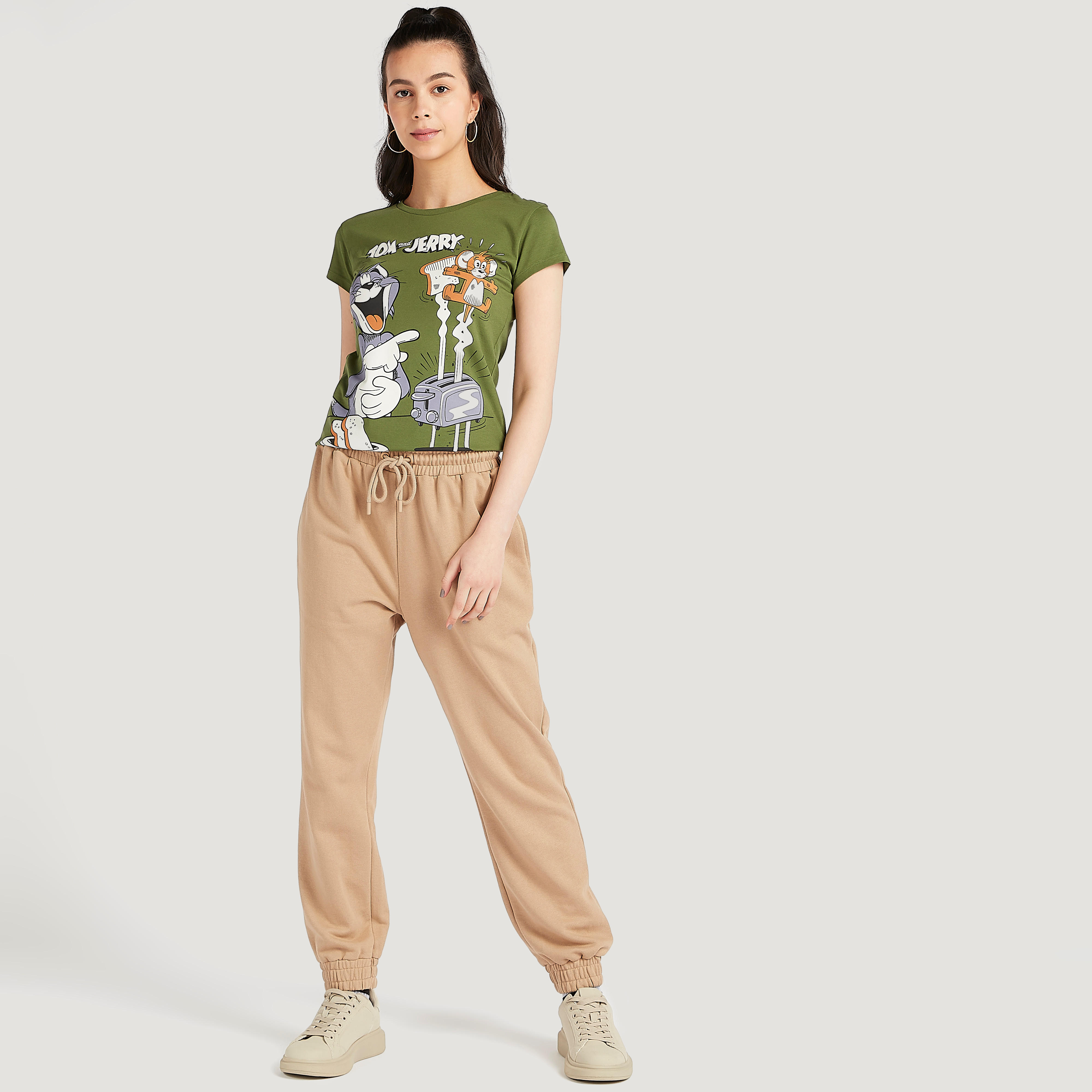تيشيرت بياقة ضيّقة وأكمام كاب وطبعات توم آند جيري-women-clothing-tshirts-image-3