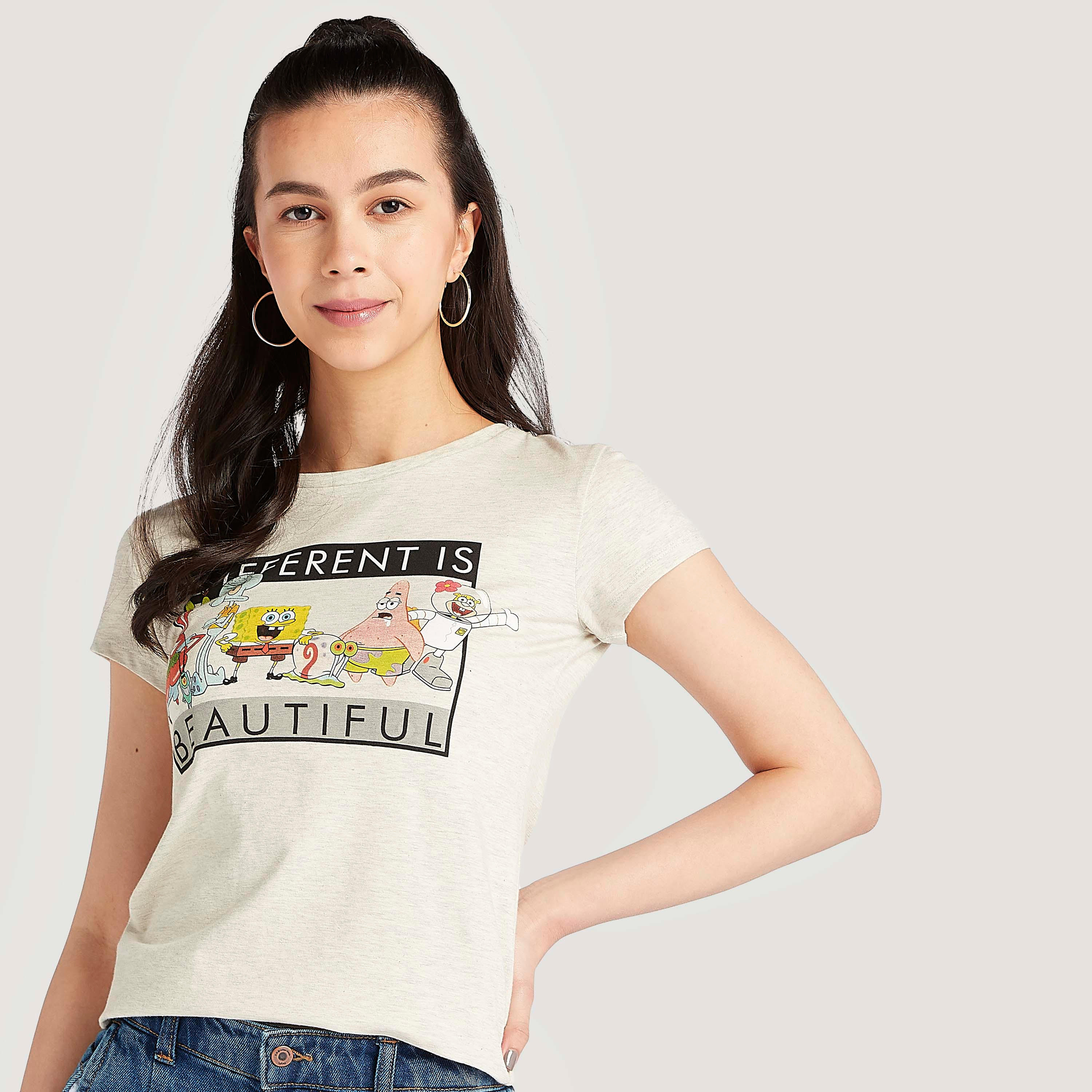 تيشيرت بياقة ضيقة وأكمام كاب و طبعات ميكي ماوس-women-clothing-tshirts-image-5
