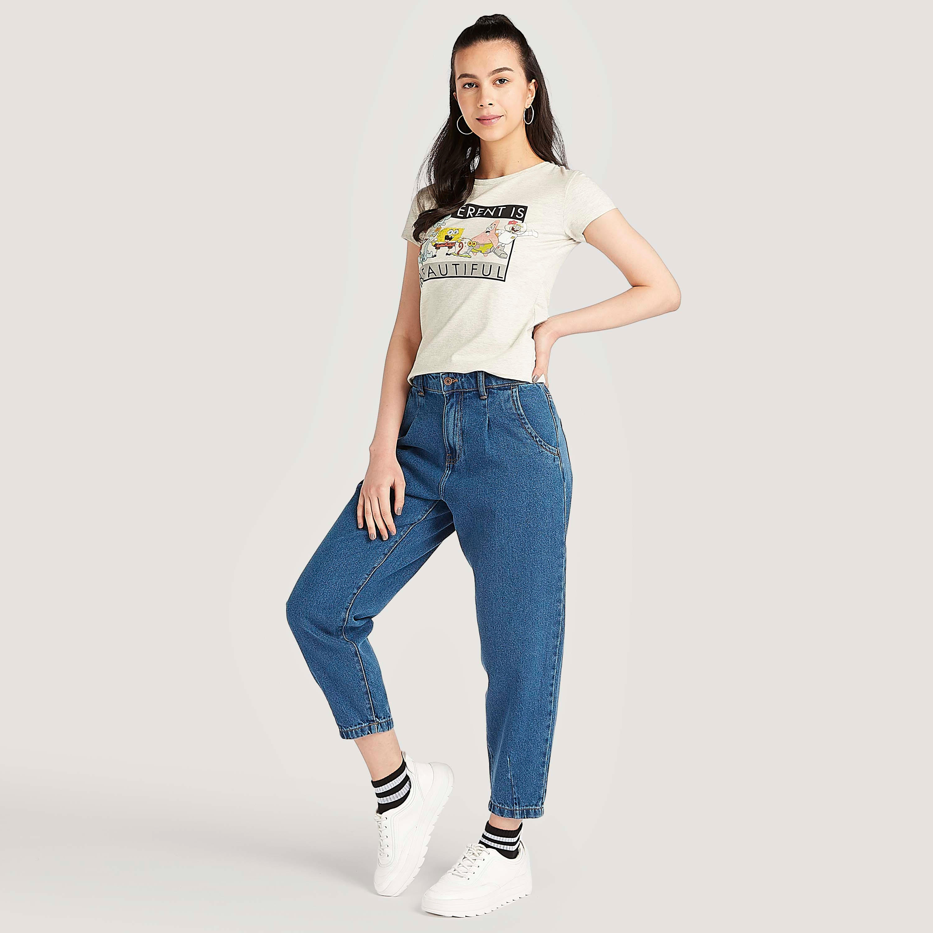 تيشيرت بياقة ضيقة وأكمام كاب و طبعات ميكي ماوس-women-clothing-tshirts-image-4