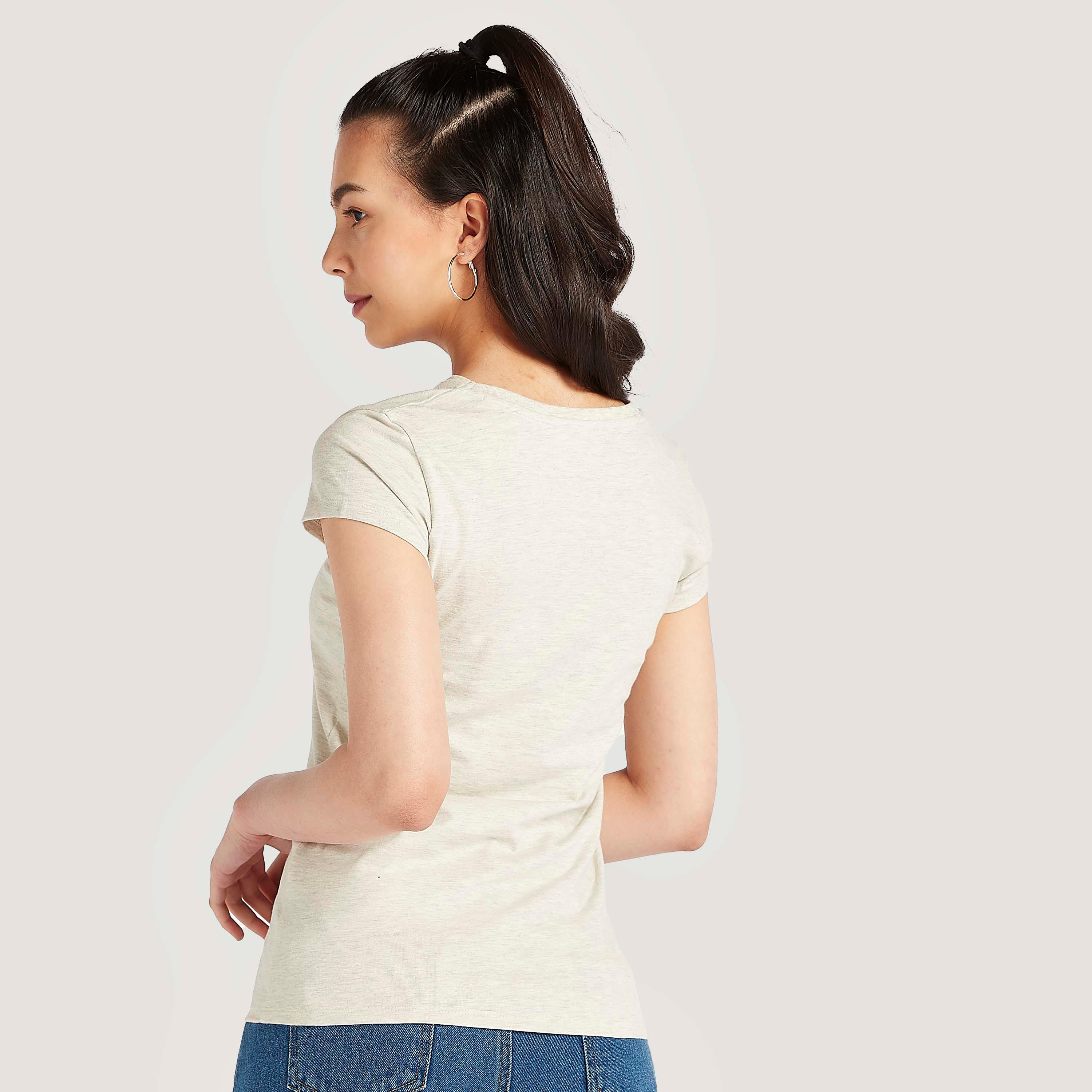 تيشيرت بياقة ضيقة وأكمام كاب و طبعات ميكي ماوس-women-clothing-tshirts-image-2