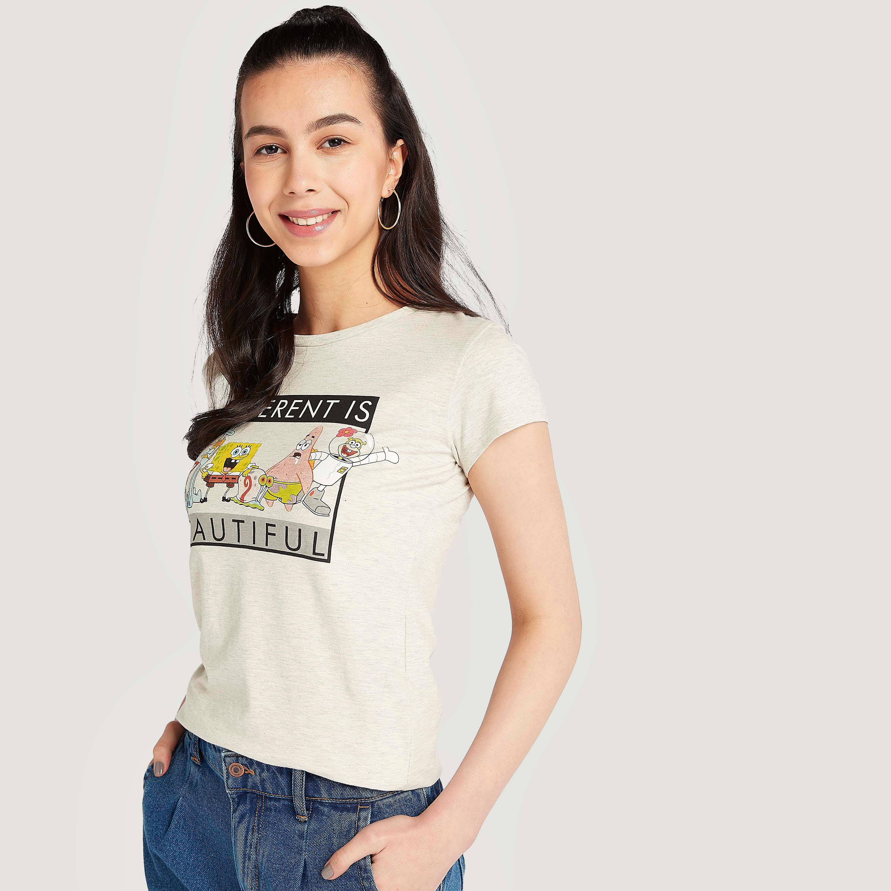 تيشيرت بياقة ضيقة وأكمام كاب و طبعات ميكي ماوس-women-clothing-tshirts-image-1