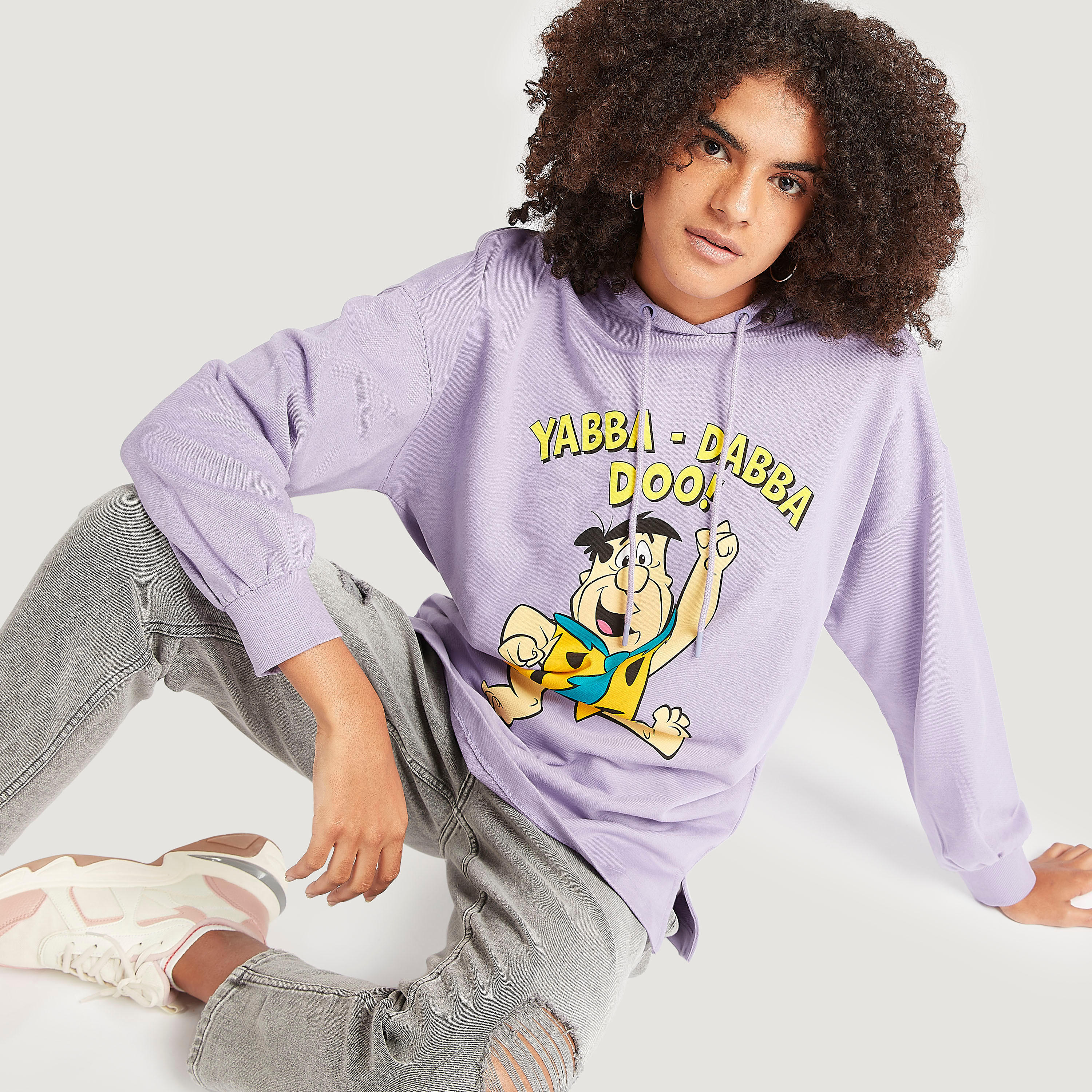 سويت شيرت بقبّعة وأكمام طويلة وطبعات فريد فلنستون-women-winterwear-hoodiesandsweatshirts-hoodies-image-5