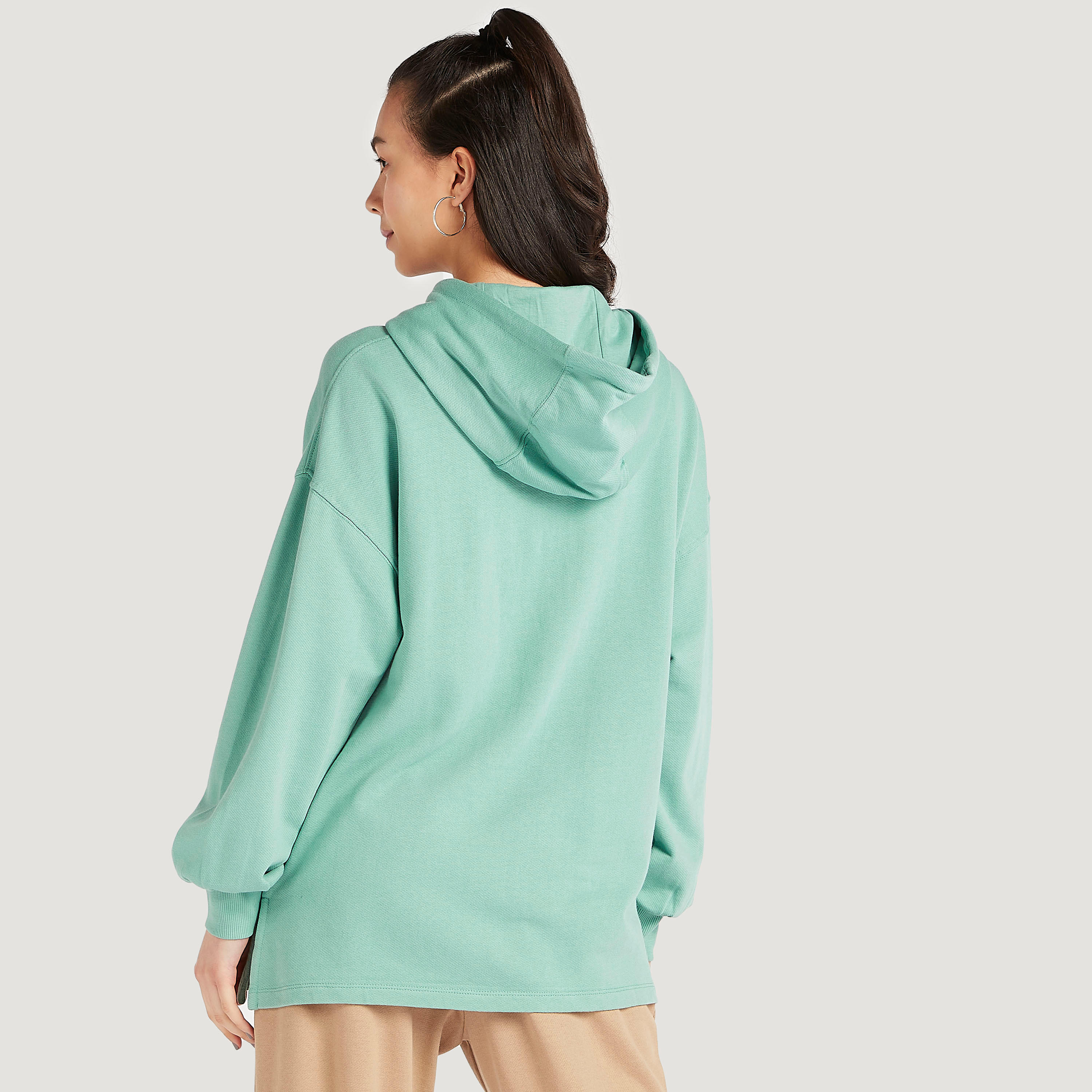 هودي بارز الملمس بأكمام طويلة وطبعات ميكي ماوس-women-winterwear-hoodiesandsweatshirts-hoodies-image-4