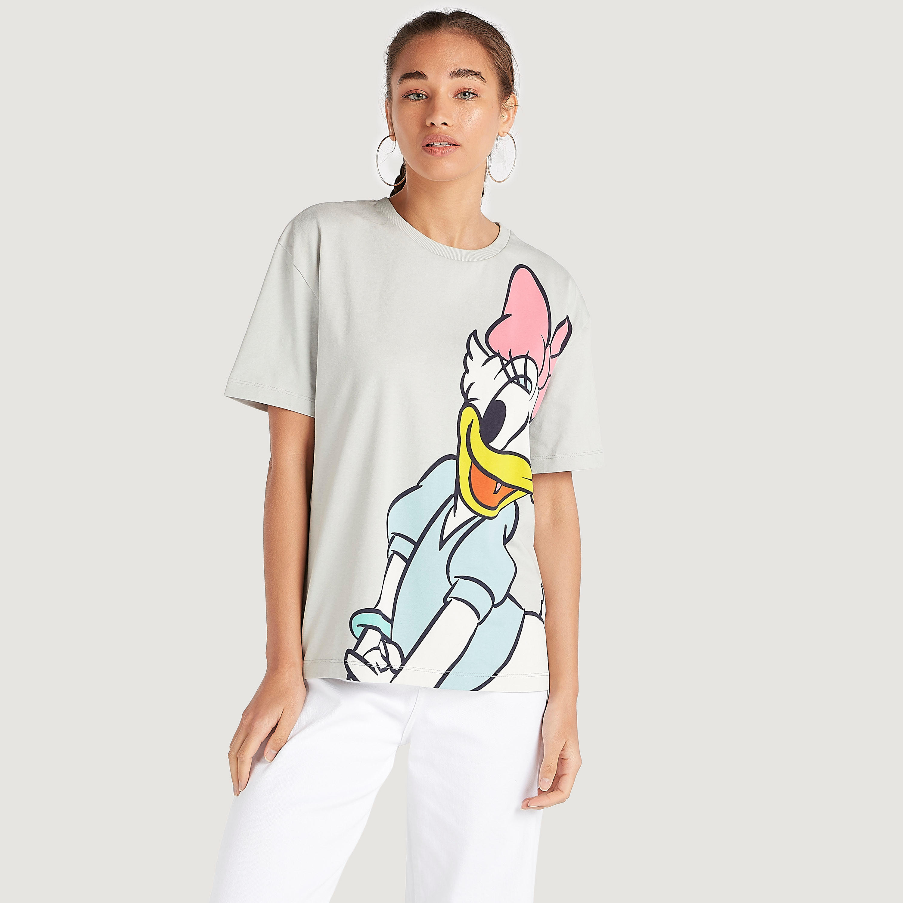 تيشيرت بياقة ضيّقة وأكمام قصيرة بطبعات ديسي دك-women-clothing-tshirts-image-5