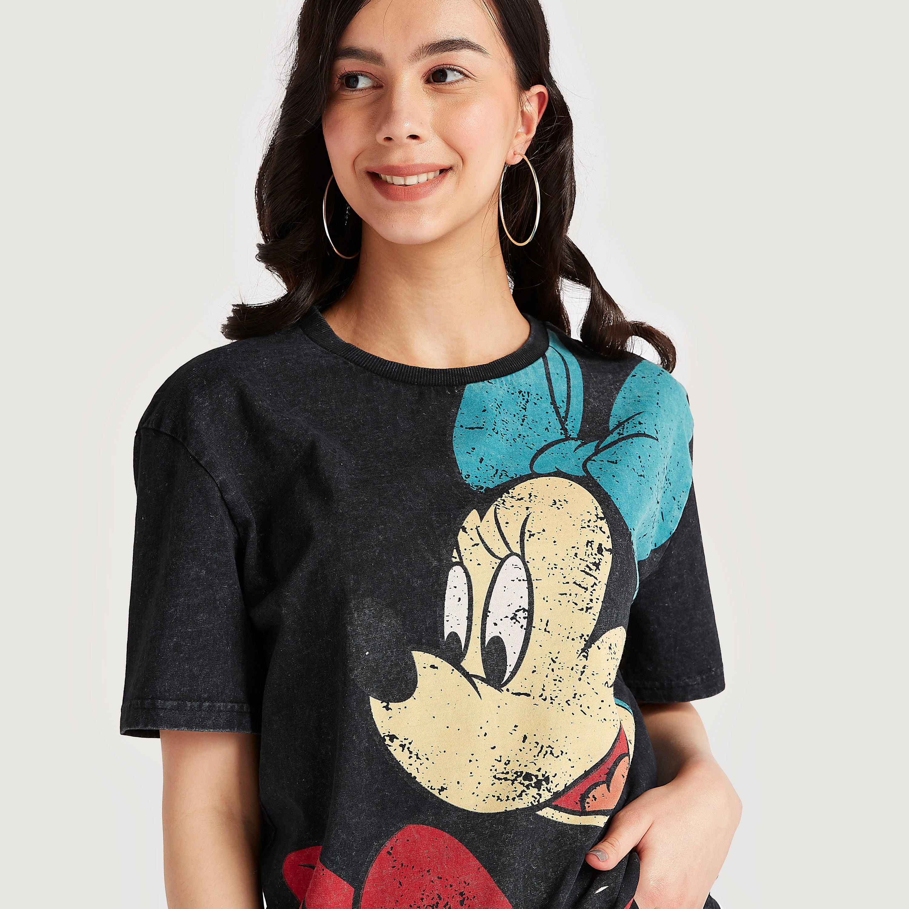 تيشيرت بياقة ضيّقة وأكمام قصيرة وطبعات ميني ماوس-women-clothing-tshirts-image-3