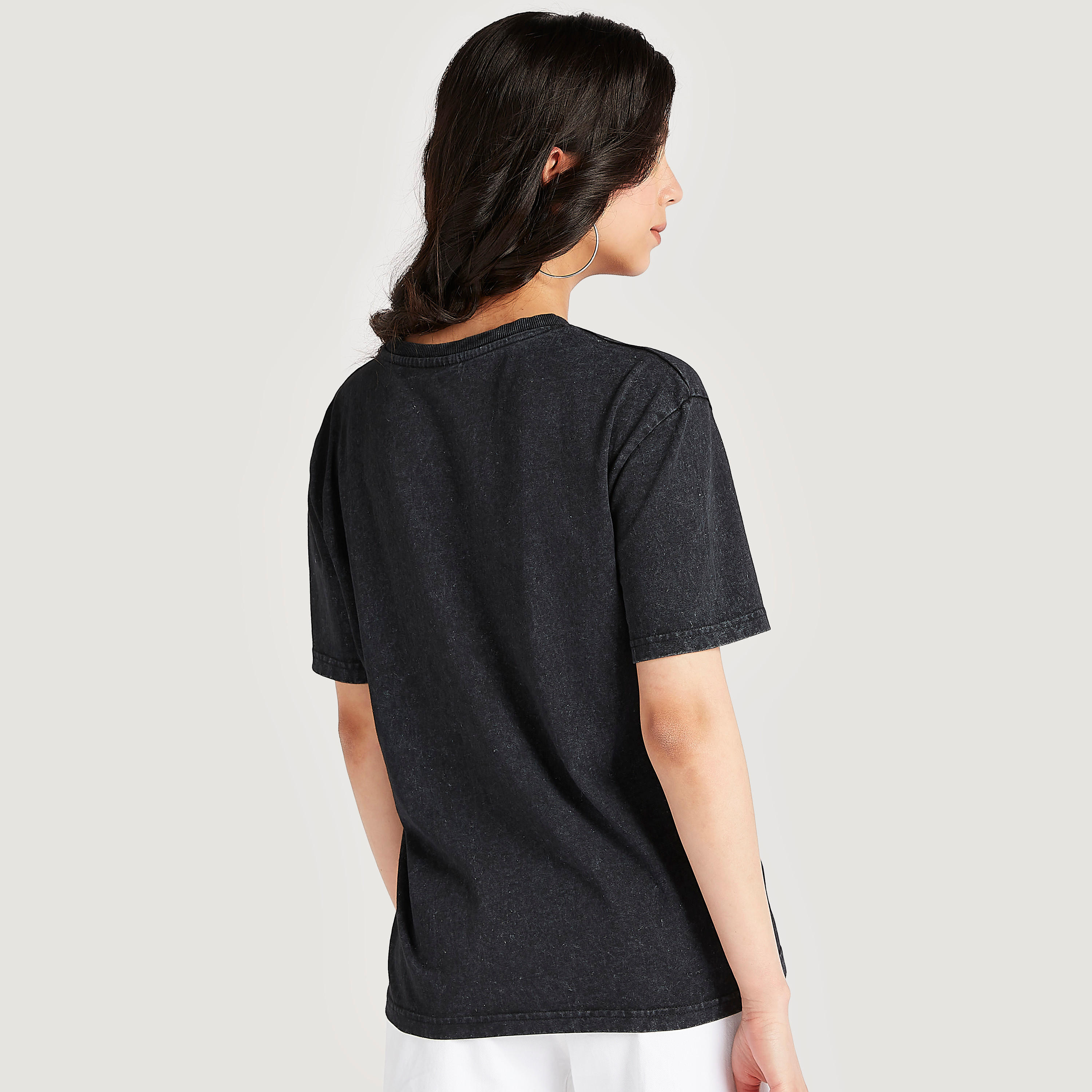 تيشيرت بياقة ضيّقة وأكمام قصيرة وطبعات ميني ماوس-women-clothing-tshirts-image-4