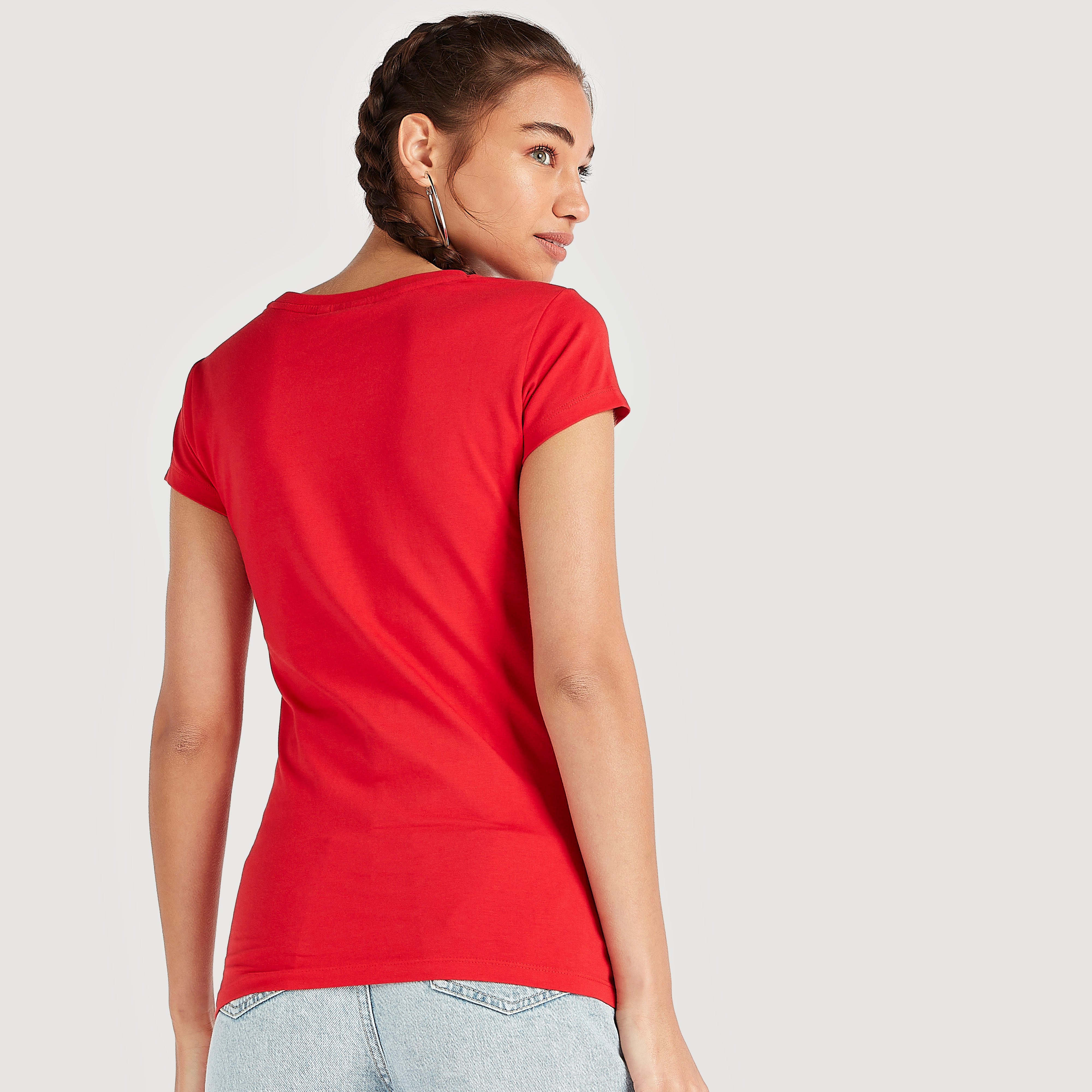 تيشيرت بياقة ضيقة وأكمام كاب وطبعات سنوبي-women-clothing-tshirts-image-2