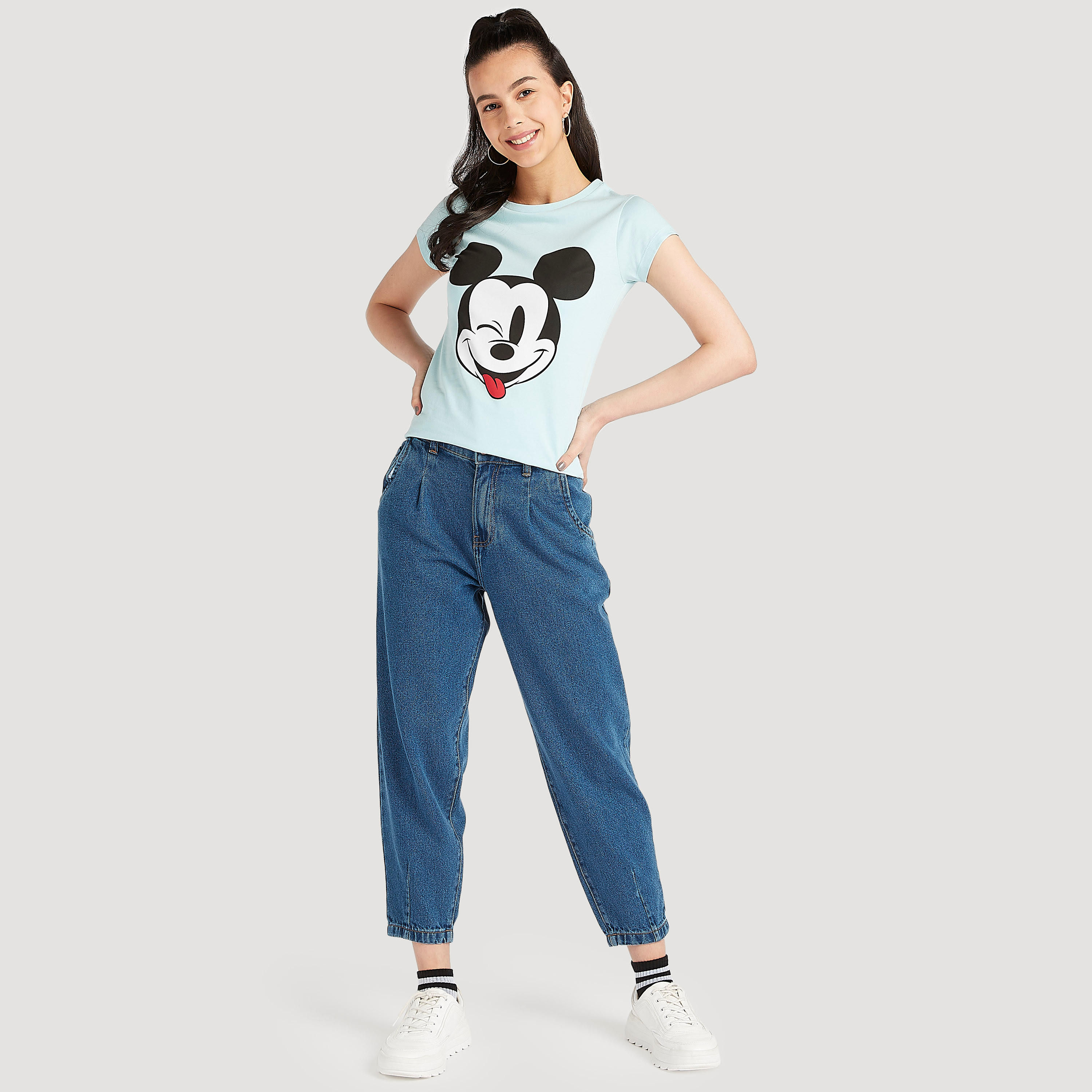 تيشيرت بياقة ضيّقة وأكمام كاب وطبعات ميكي ماوس-women-clothing-tshirts-image-2