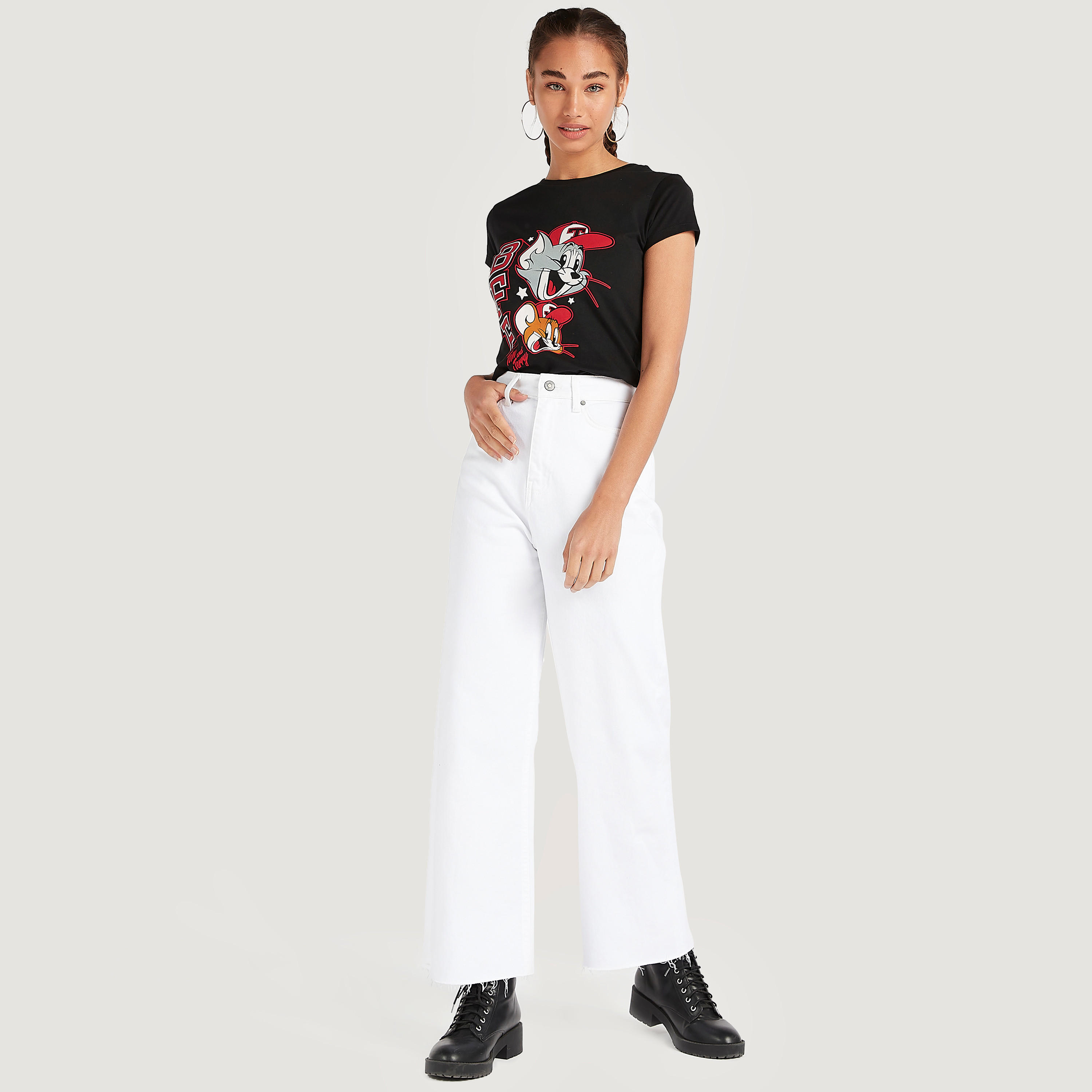 تيشيرت بياقة ضيقة وأكمام كاب وطبعات توم أند جيري-women-clothing-tshirts-image-2