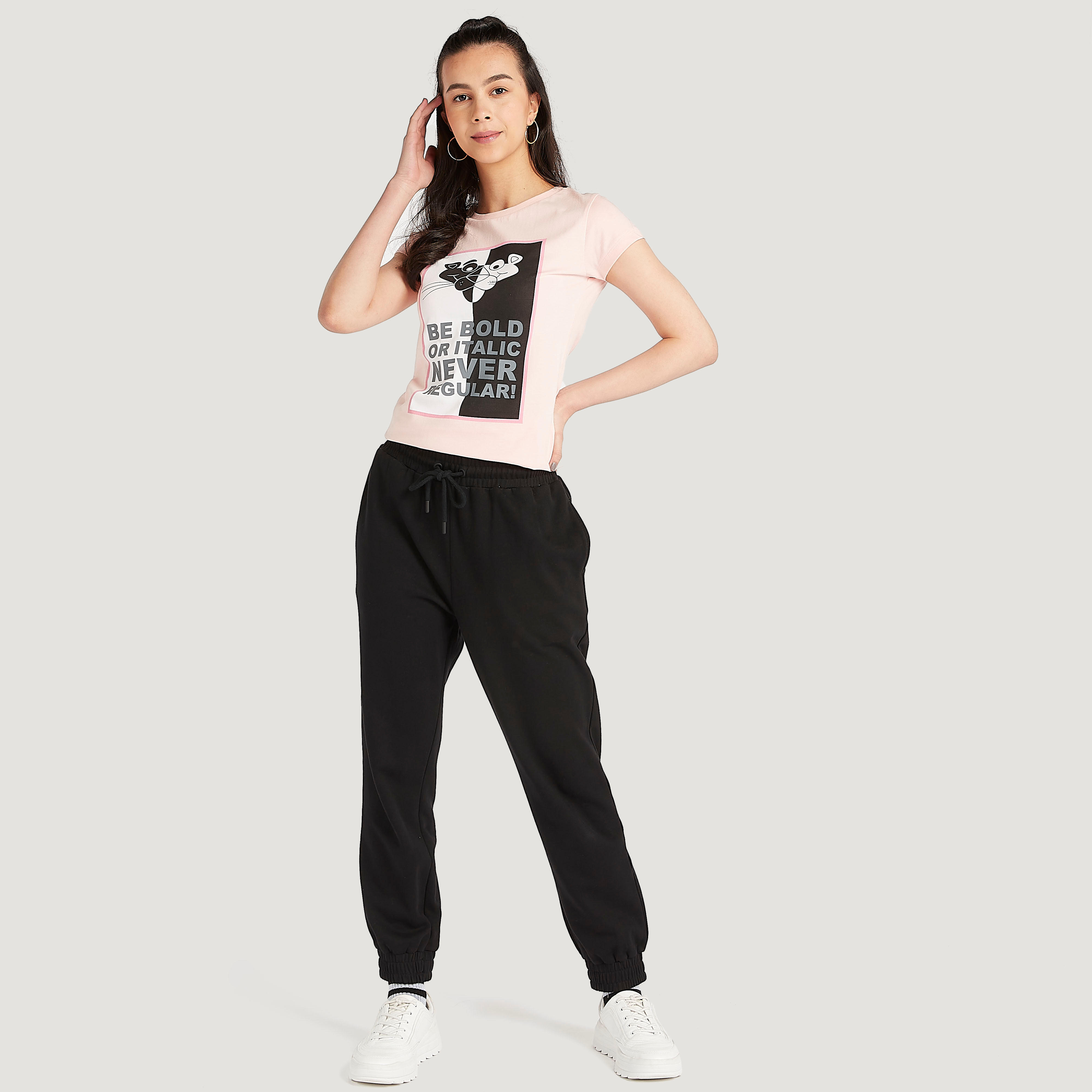 تيشيرت بياقة ضيقة وأكمام كاب وطبعات ذي بينك بانتر-women-clothing-tshirts-image-2