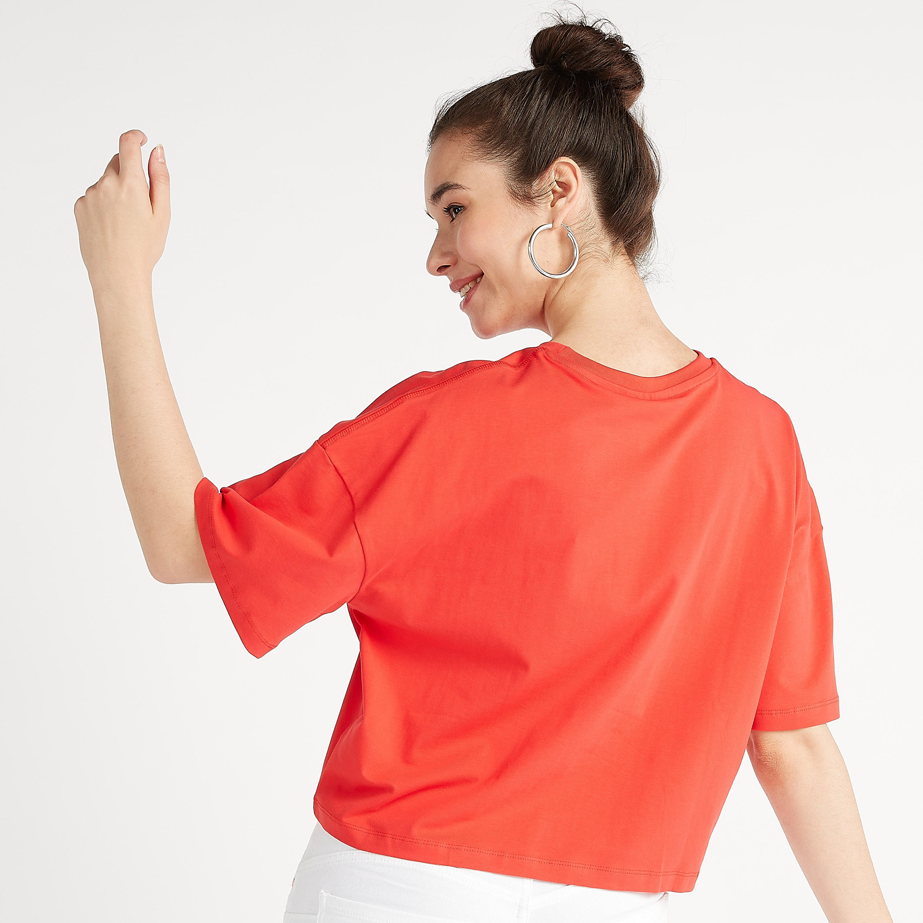 تيشيرت بياقة ضيقة وأكمام قصيرة وطبعات-women-clothing-tshirts-image-4