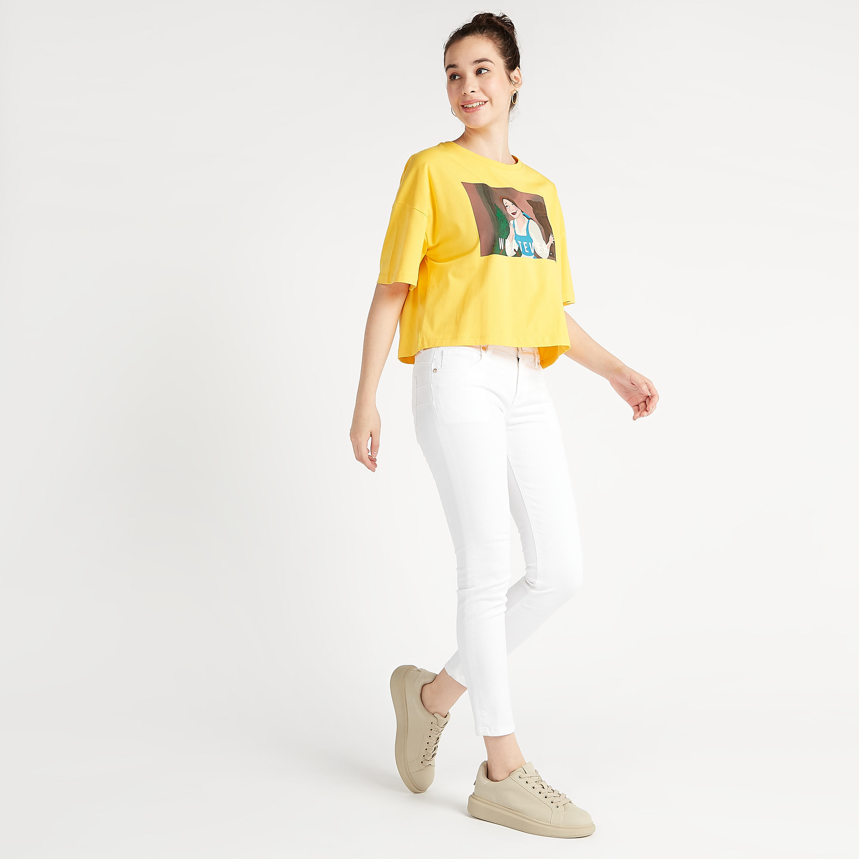 تيشيرت بياقة ضيقة وأكمام قصيرة وطبعات-women-clothing-tshirts-image-2