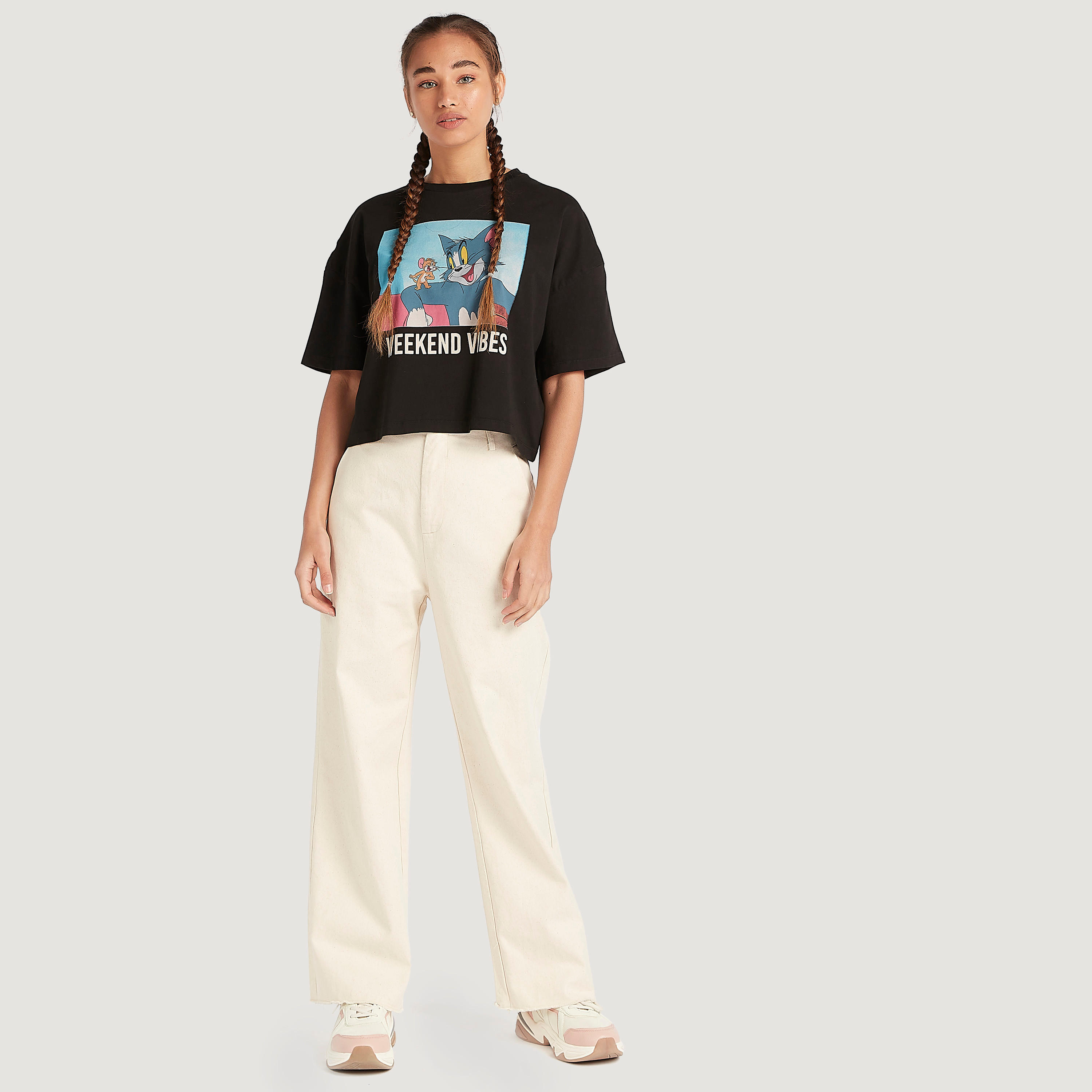 تيشيرت بياقة ضيّقة وأكمام قصيرة وطبعات توم آند جيري-women-clothing-tshirts-image-2