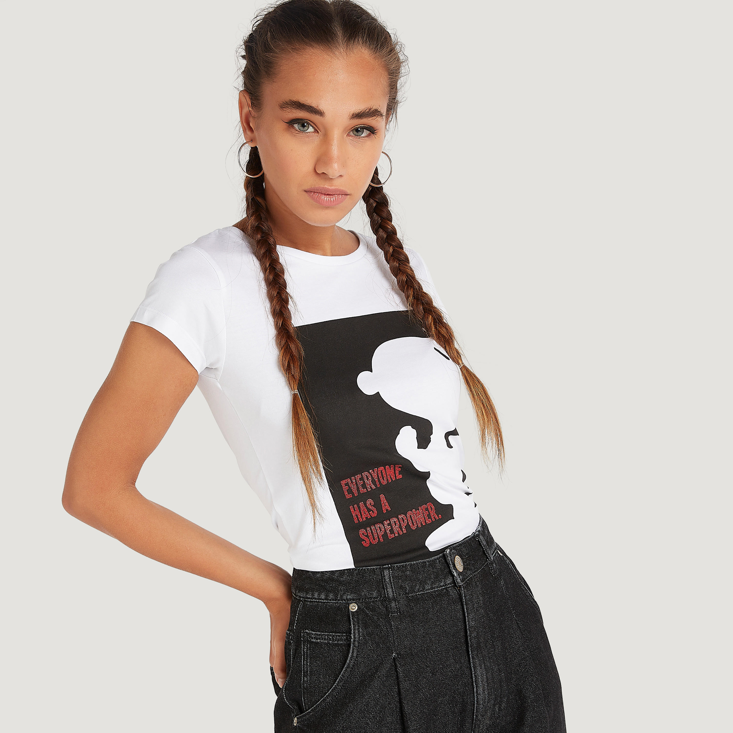 تيشيرت بياقة ضيّقة وأكمام كاب وطبعات-women-clothing-tshirts-image-1