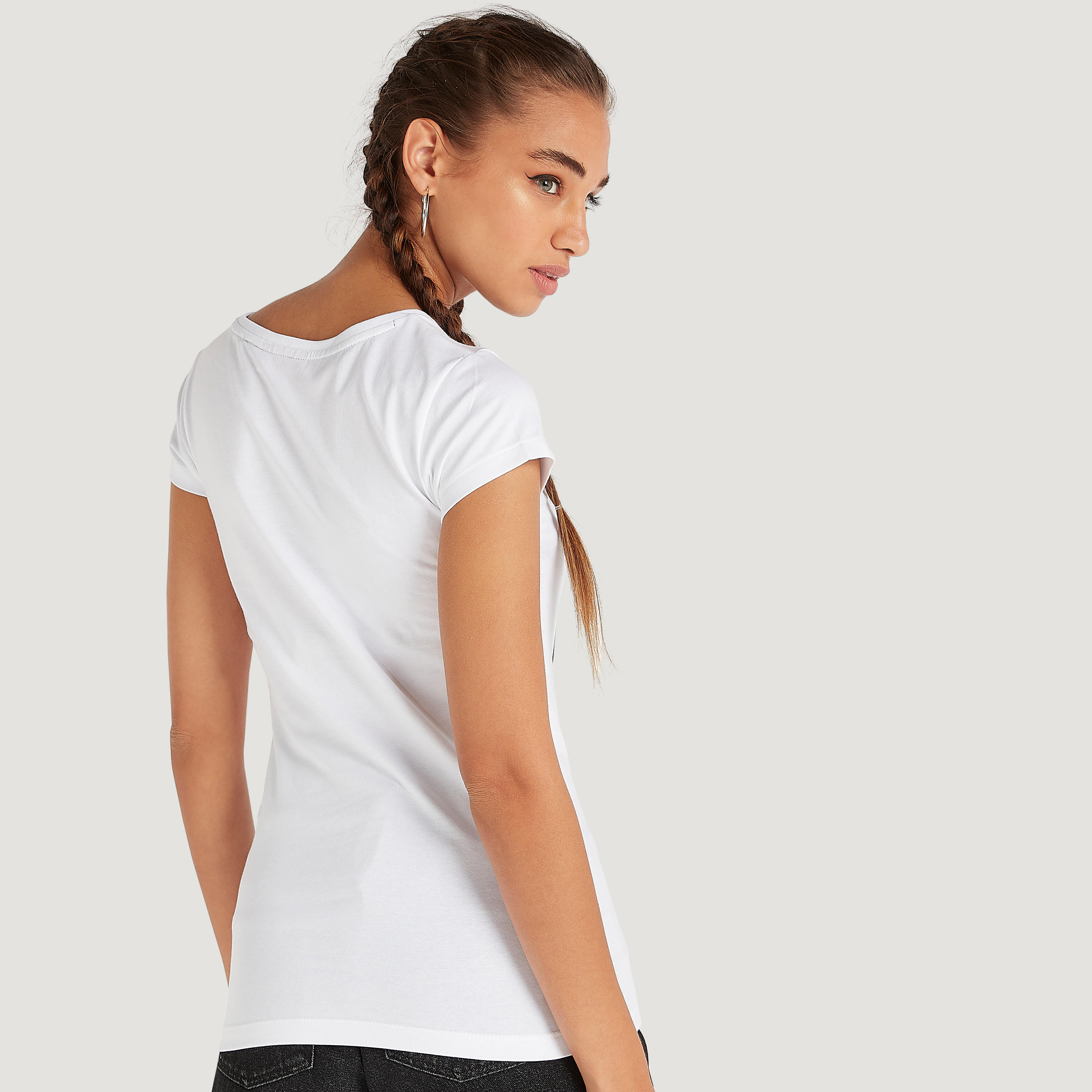 تيشيرت بياقة ضيّقة وأكمام كاب وطبعات-women-clothing-tshirts-image-4