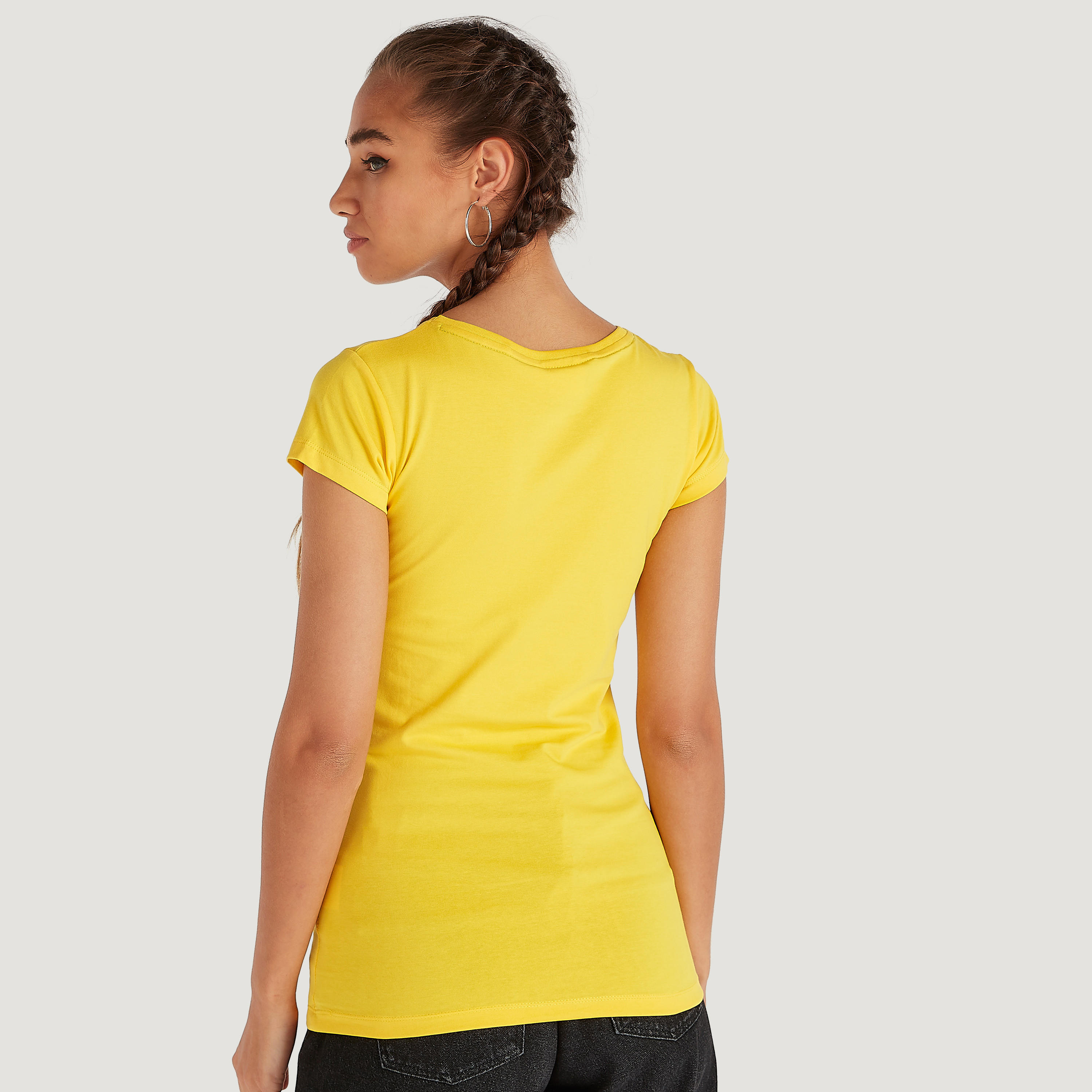 تيشيرت بياقة ضيّقة وأكمام كاب و طبعات ميكي ماوس-women-clothing-tshirts-image-4