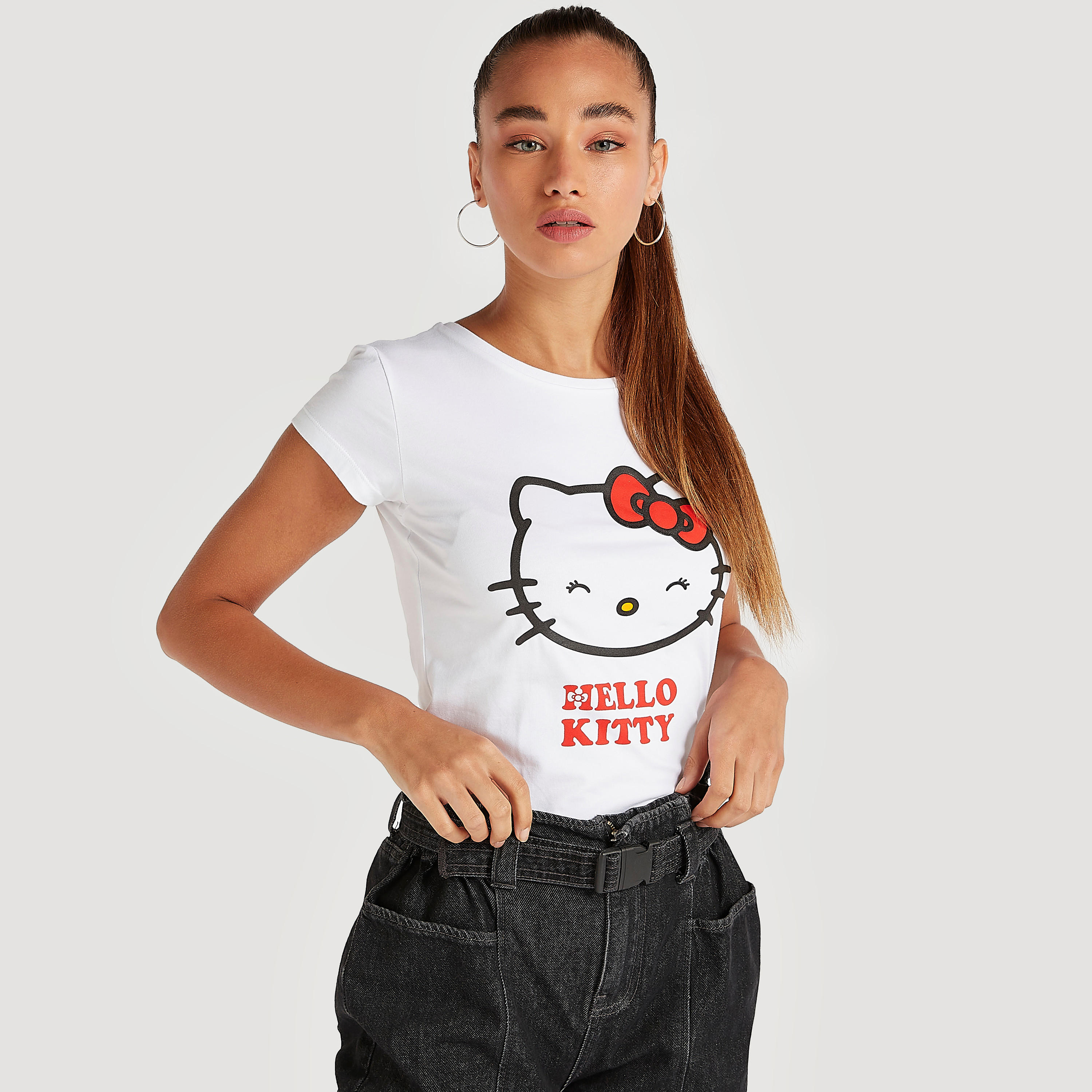 تيشيرت بياقة ضيقة وأكمام كاب وطبعات هاللو كيتي-women-clothing-tshirts-image-4