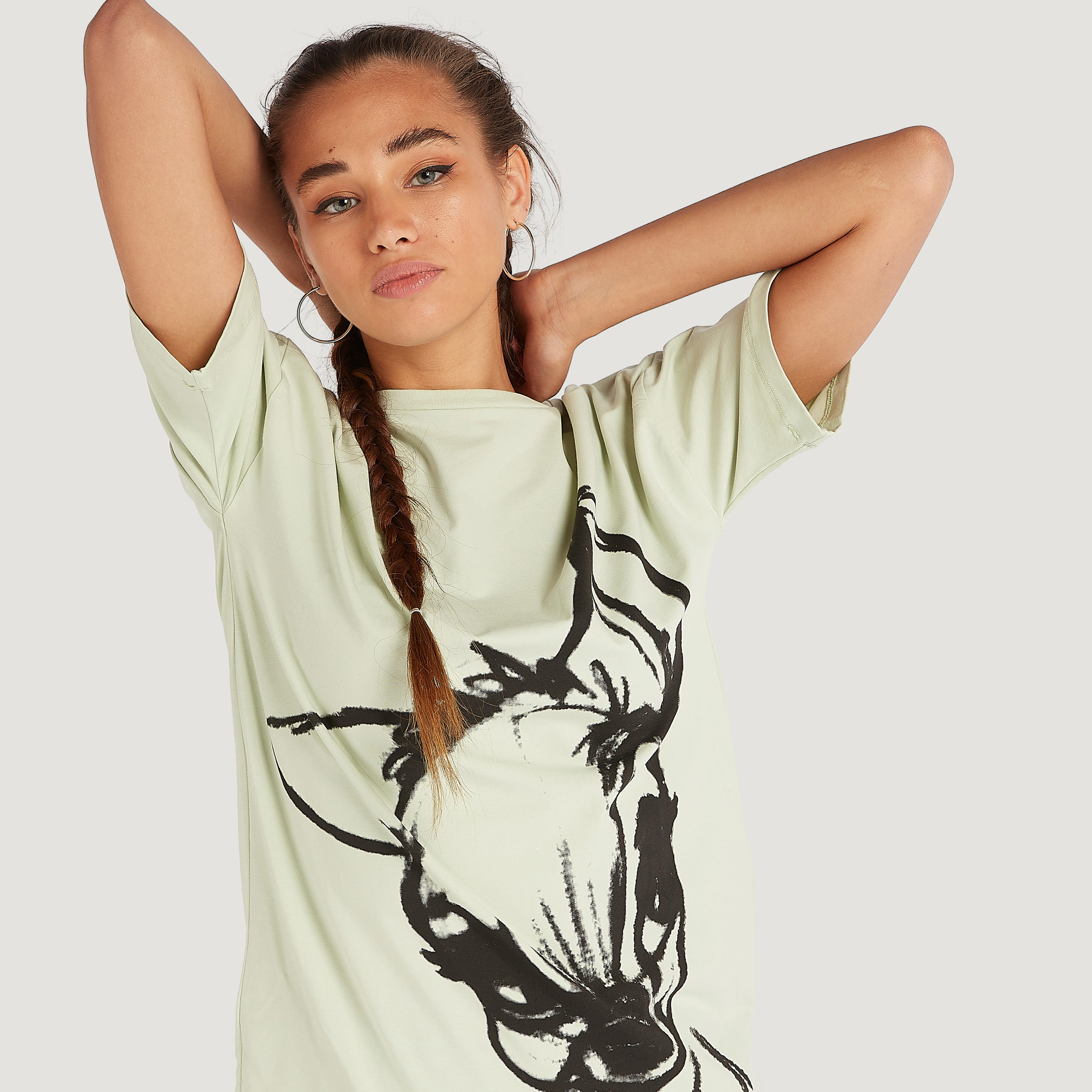 تيشيرت طويل بياقة ضيّقة وأكمام قصيرة وطبعات-women-clothing-tshirts-image-3