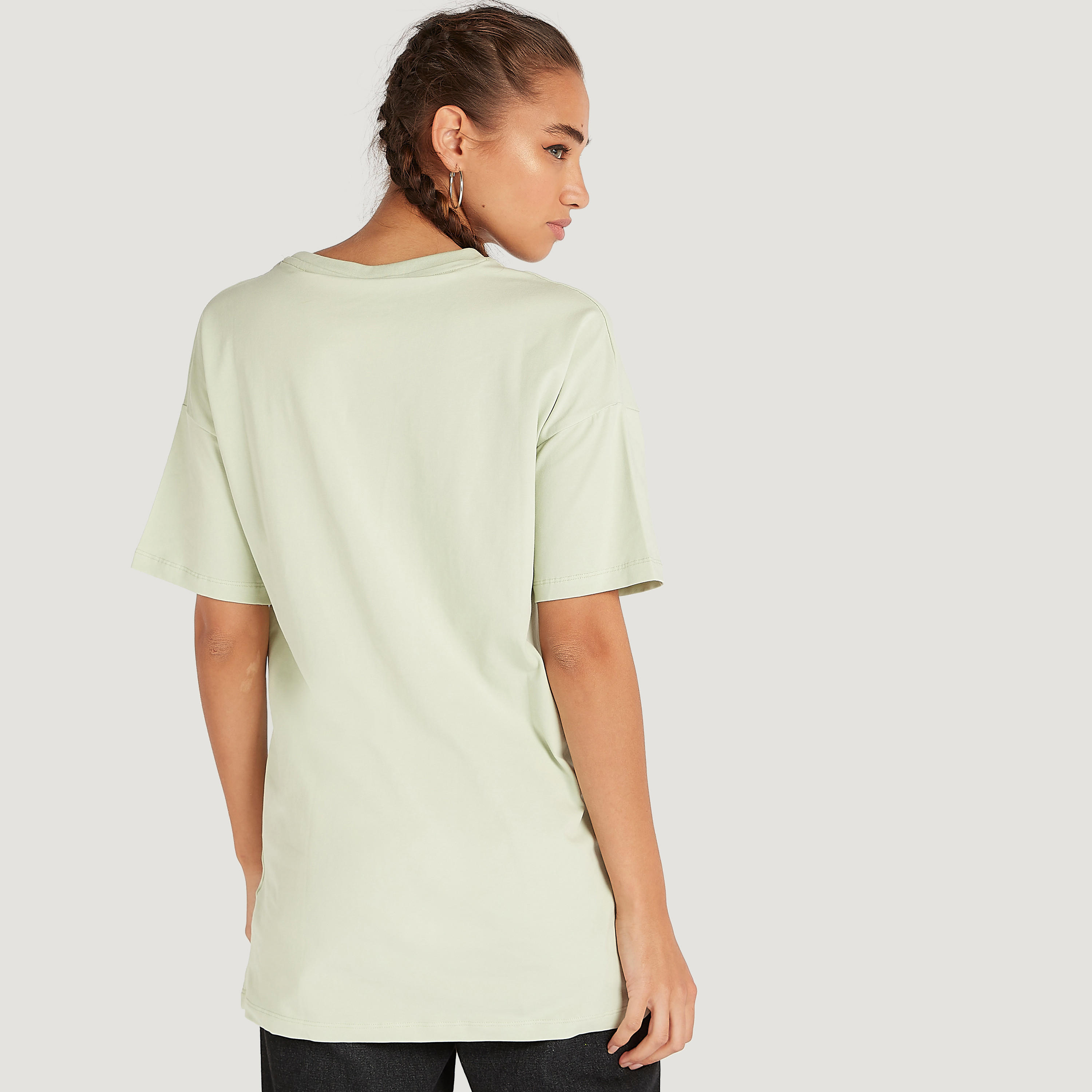 تيشيرت طويل بياقة ضيّقة وأكمام قصيرة وطبعات-women-clothing-tshirts-image-2