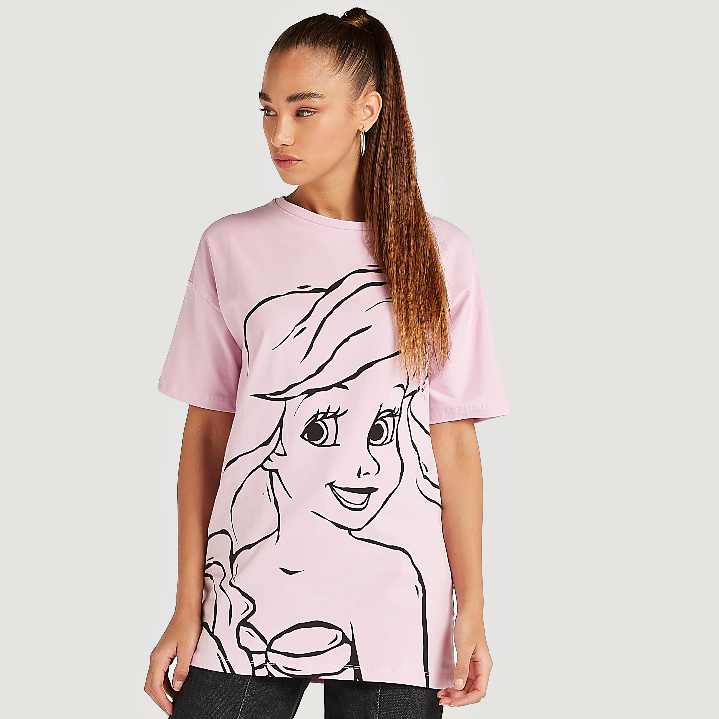 تيشيرت طويل بياقة ضيّقة وطبعات آريل ذا ميرميد-women-clothing-tshirts-image-1