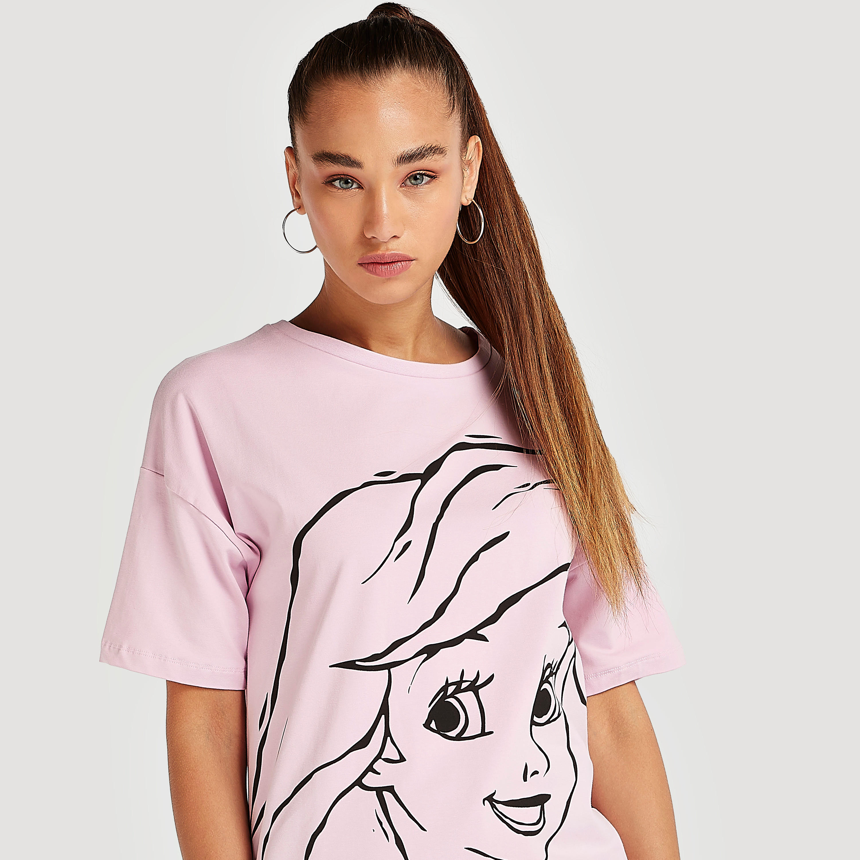 تيشيرت طويل بياقة ضيّقة وطبعات آريل ذا ميرميد-women-clothing-tshirts-image-3