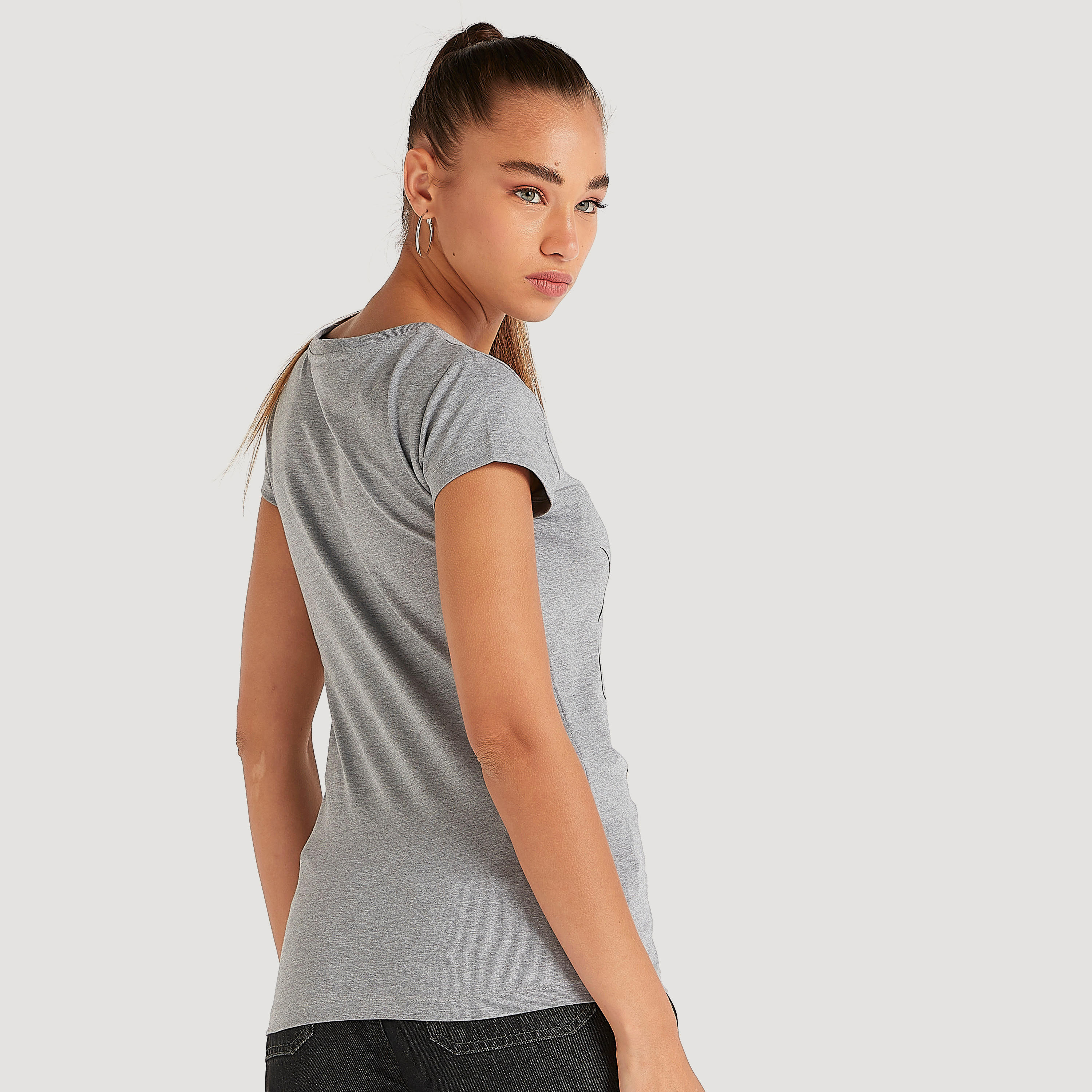 تيشيرت بياقة ضيّقة وأكمام كاب وطبعات ميكي ماوس-women-clothing-tshirts-image-4