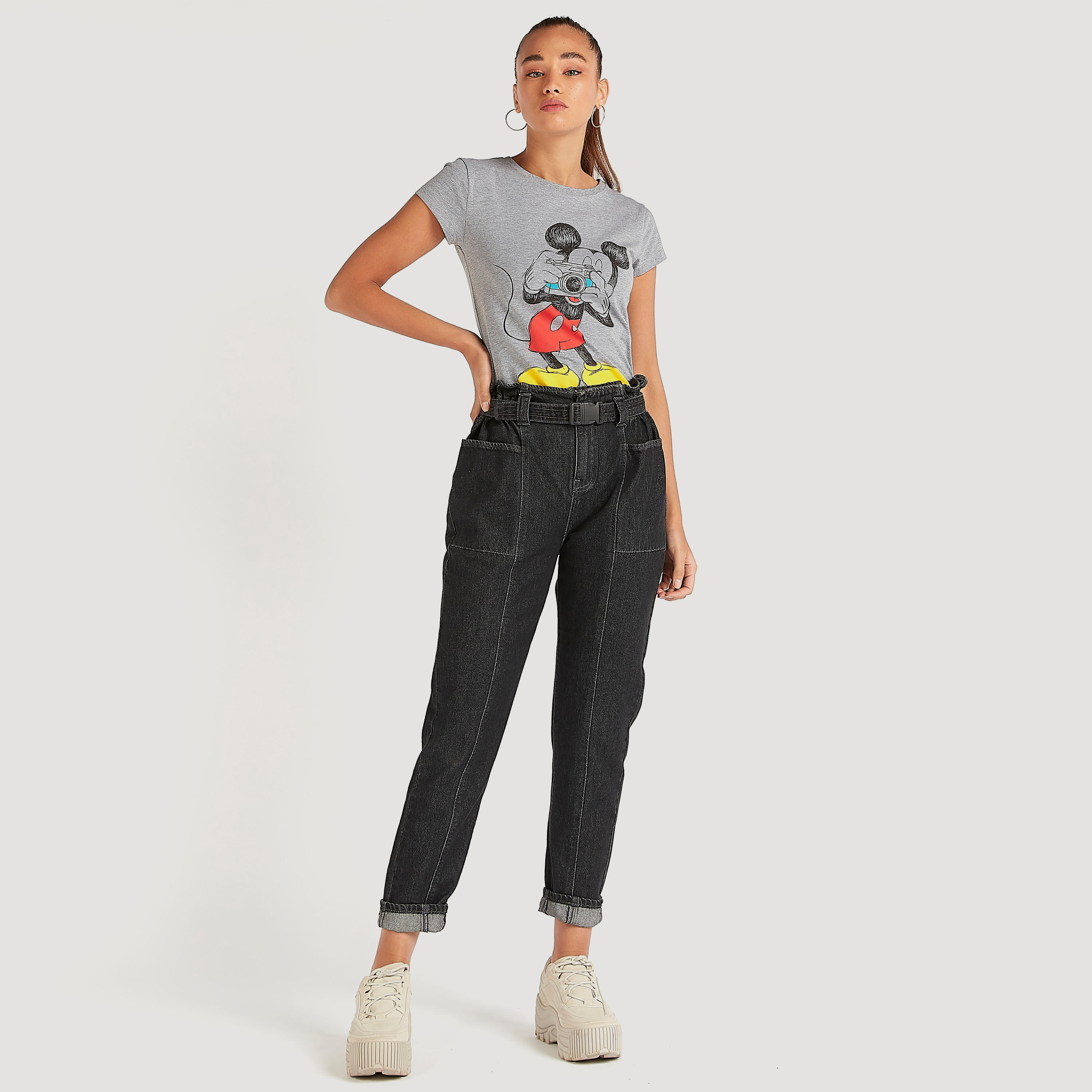 تيشيرت بياقة ضيّقة وأكمام كاب وطبعات ميكي ماوس-women-clothing-tshirts-image-5