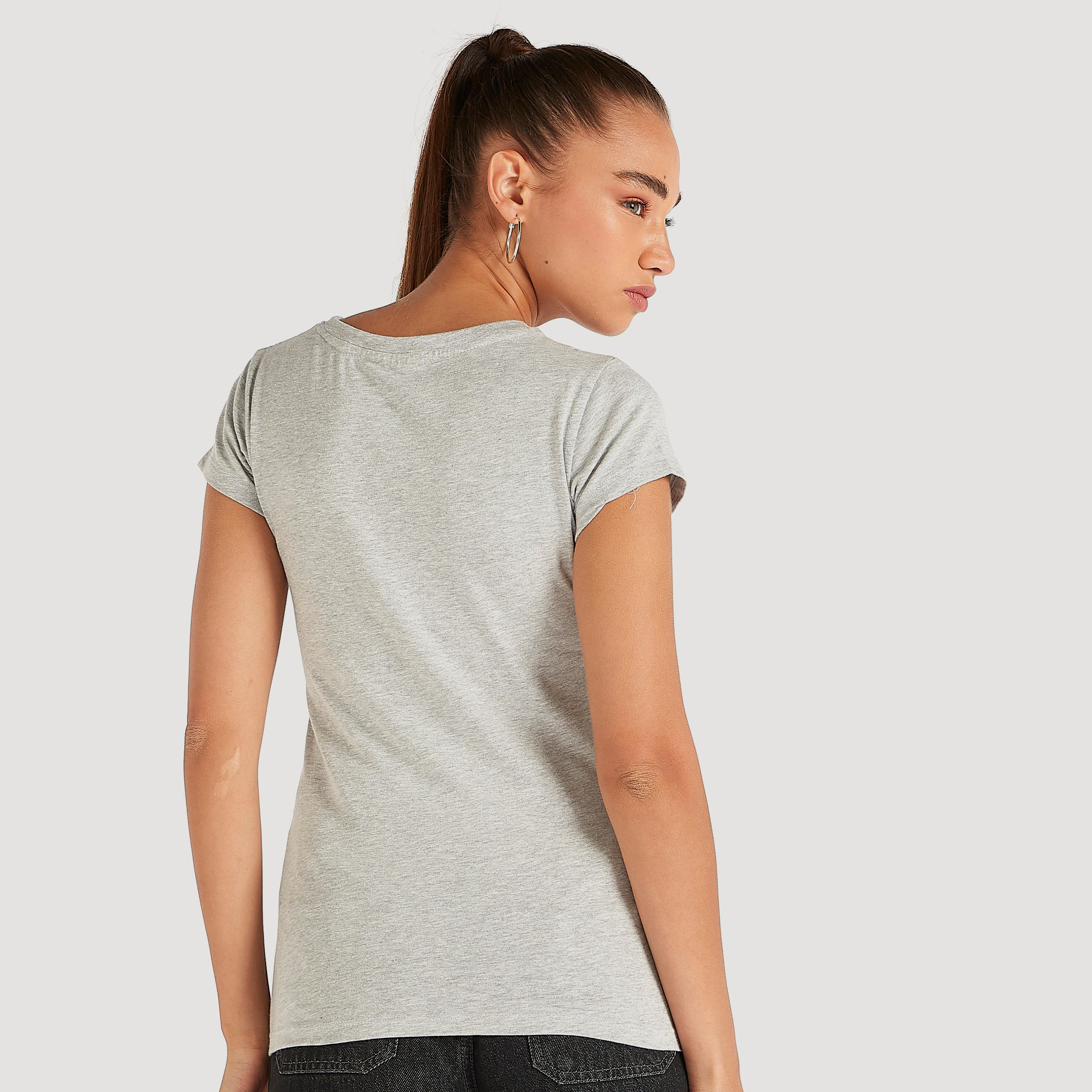 تيشيرت بياقة ضيّقة وأكمام كاب وطبعات ميكي ماوس-women-clothing-tshirts-image-4