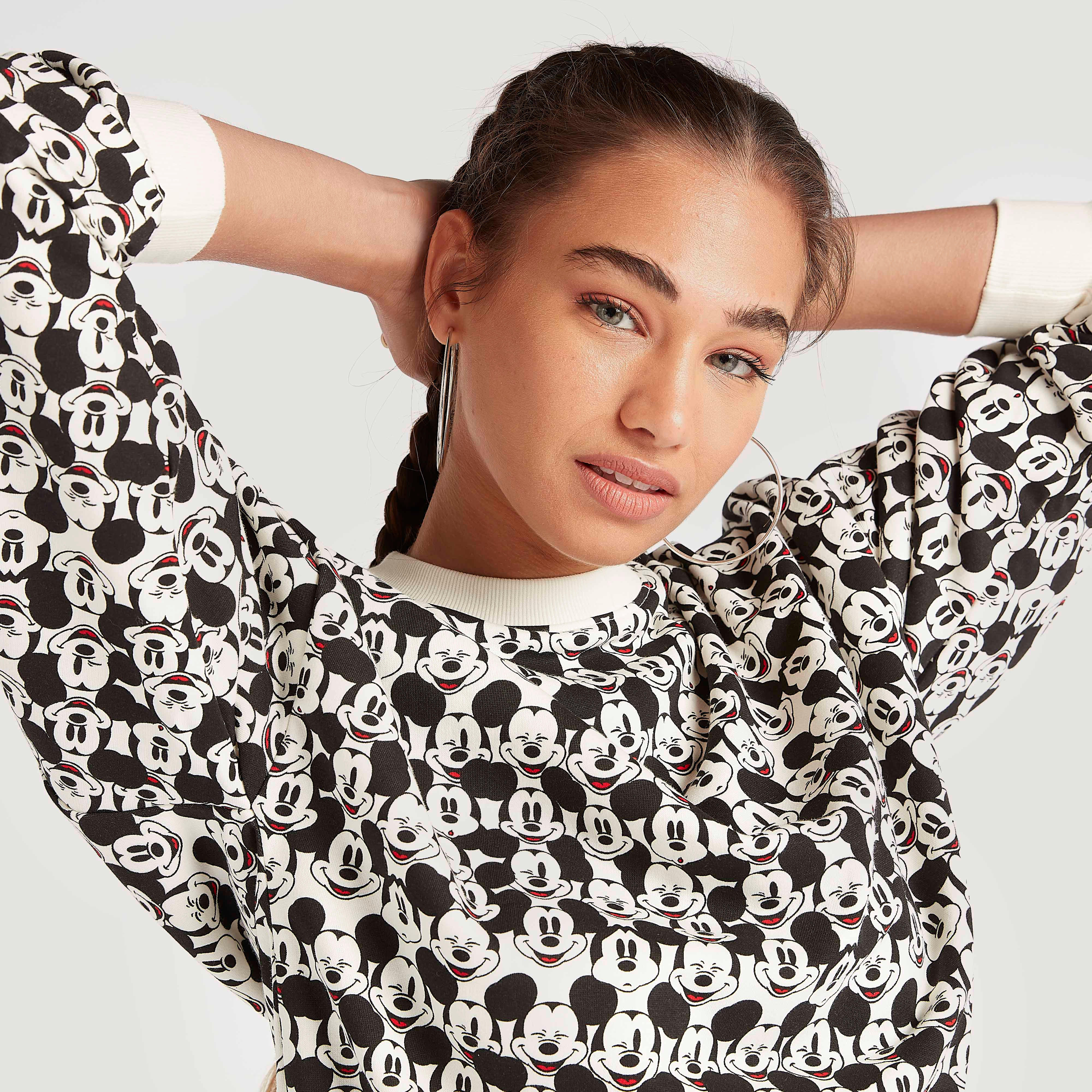 سويت شيرت بياقة ضيقة وأكمام طويلة وطبعات ميكي ماوس-women-winterwear-hoodiesandsweatshirts-sweatshirts-image-6